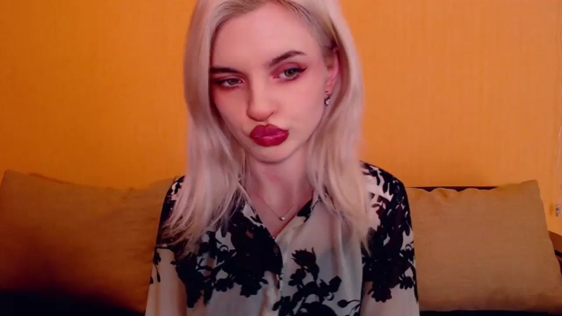 Gallery image thumbnail from Erineys's myfreecams stream on, 01/19/2024, 17:34 image 13 of 20