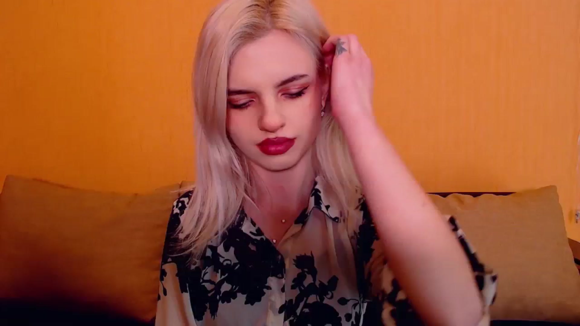 Gallery image thumbnail from Erineys's myfreecams stream on, 01/19/2024, 17:34 image 15 of 20