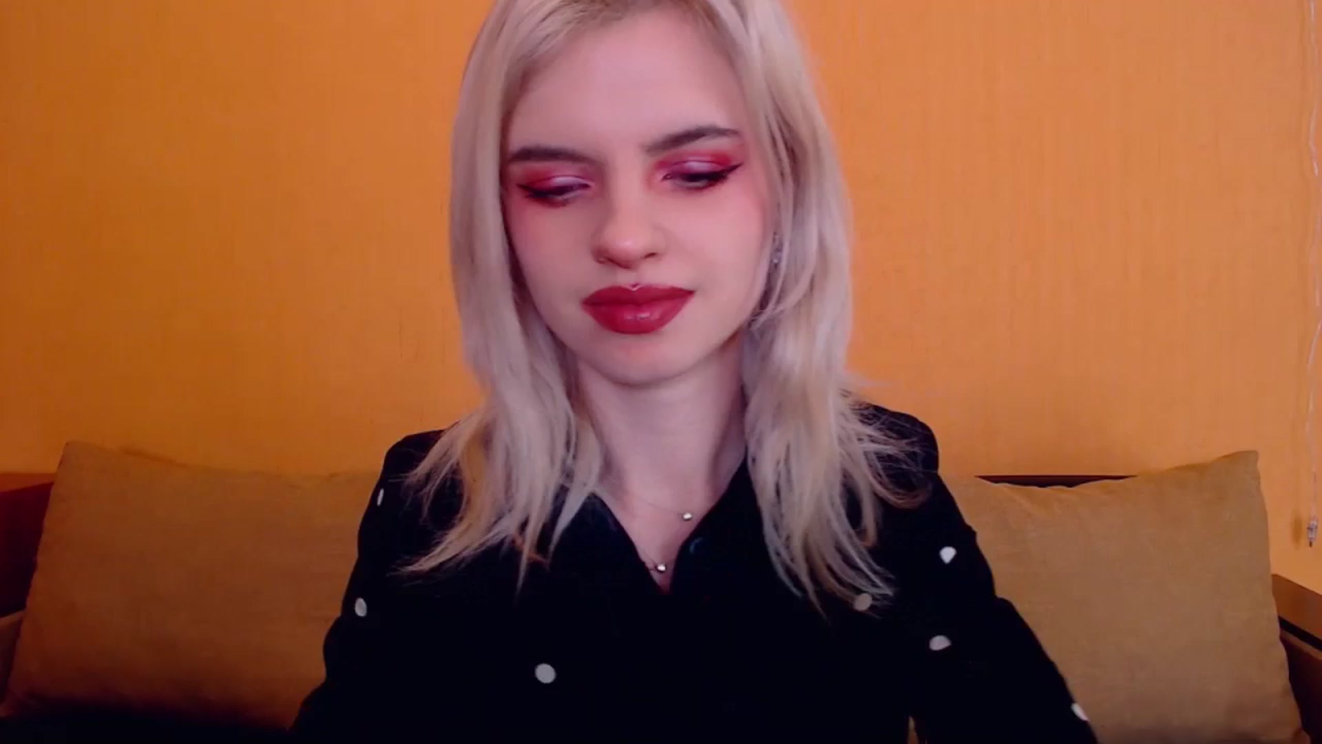 Gallery image thumbnail from Erineys's myfreecams stream on, 01/22/2024, 16:00 image 10 of 20