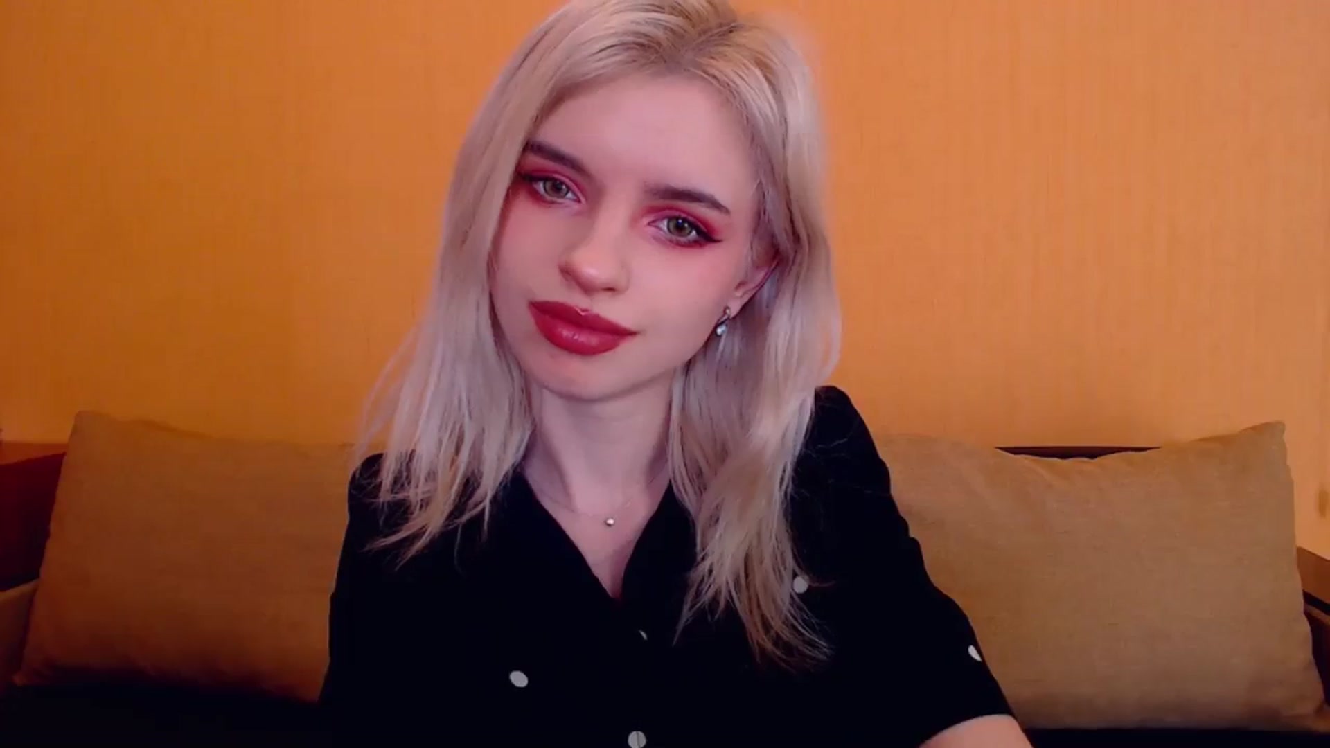 Gallery image thumbnail from Erineys's myfreecams stream on, 01/22/2024, 16:00 image 19 of 20