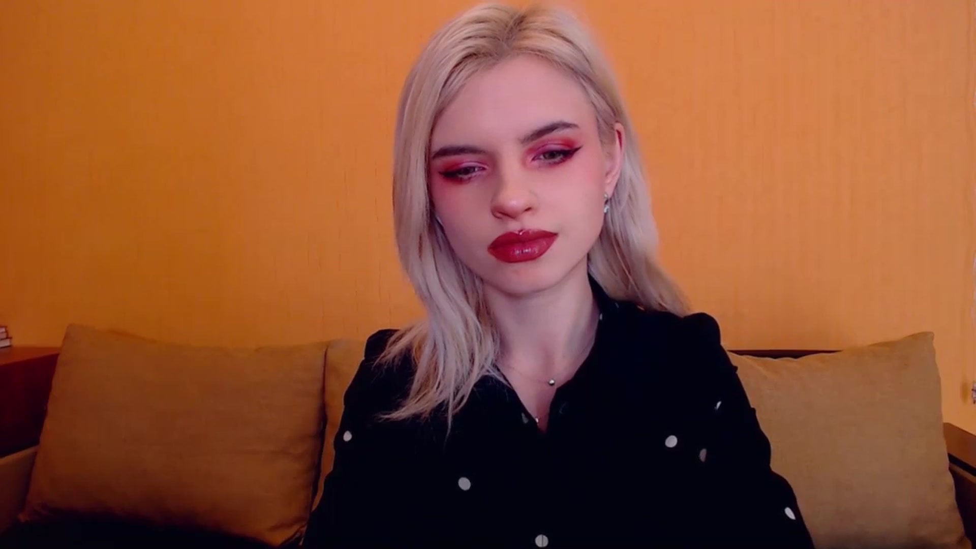 Gallery image thumbnail from Erineys's myfreecams stream on, 01/22/2024, 16:00 image 8 of 20