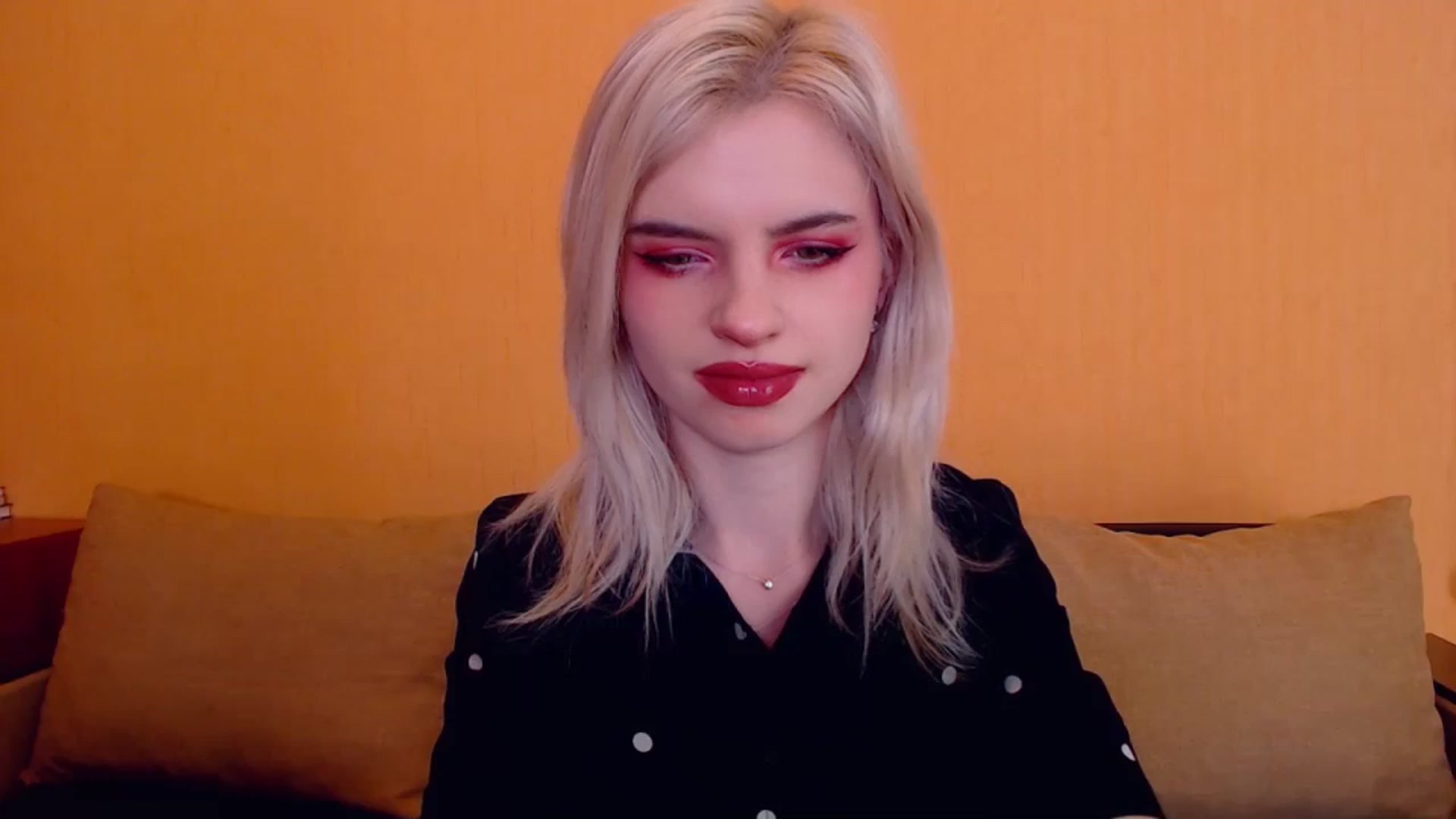 Gallery image thumbnail from Erineys's myfreecams stream on, 01/22/2024, 16:00 image 15 of 20
