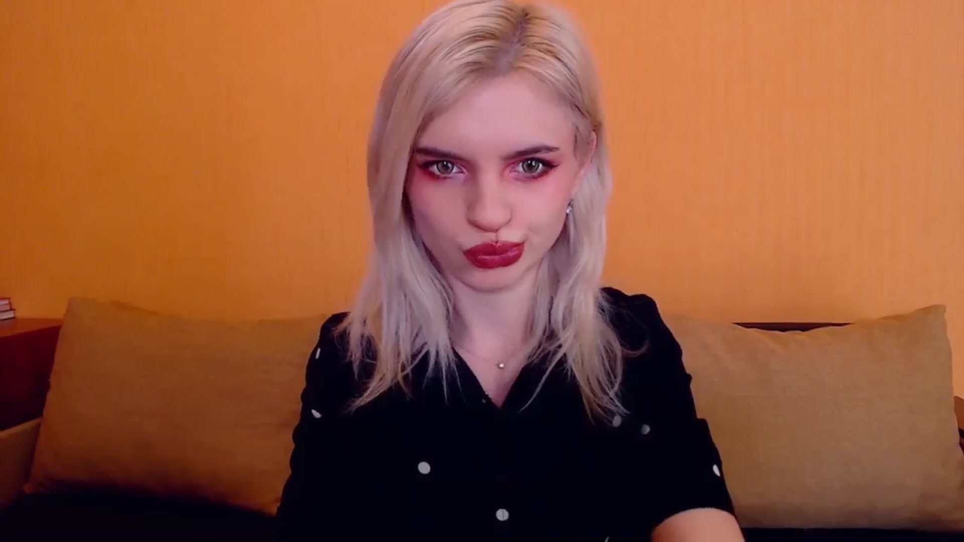 Gallery image thumbnail from Erineys's myfreecams stream on, 01/22/2024, 16:00 image 17 of 20