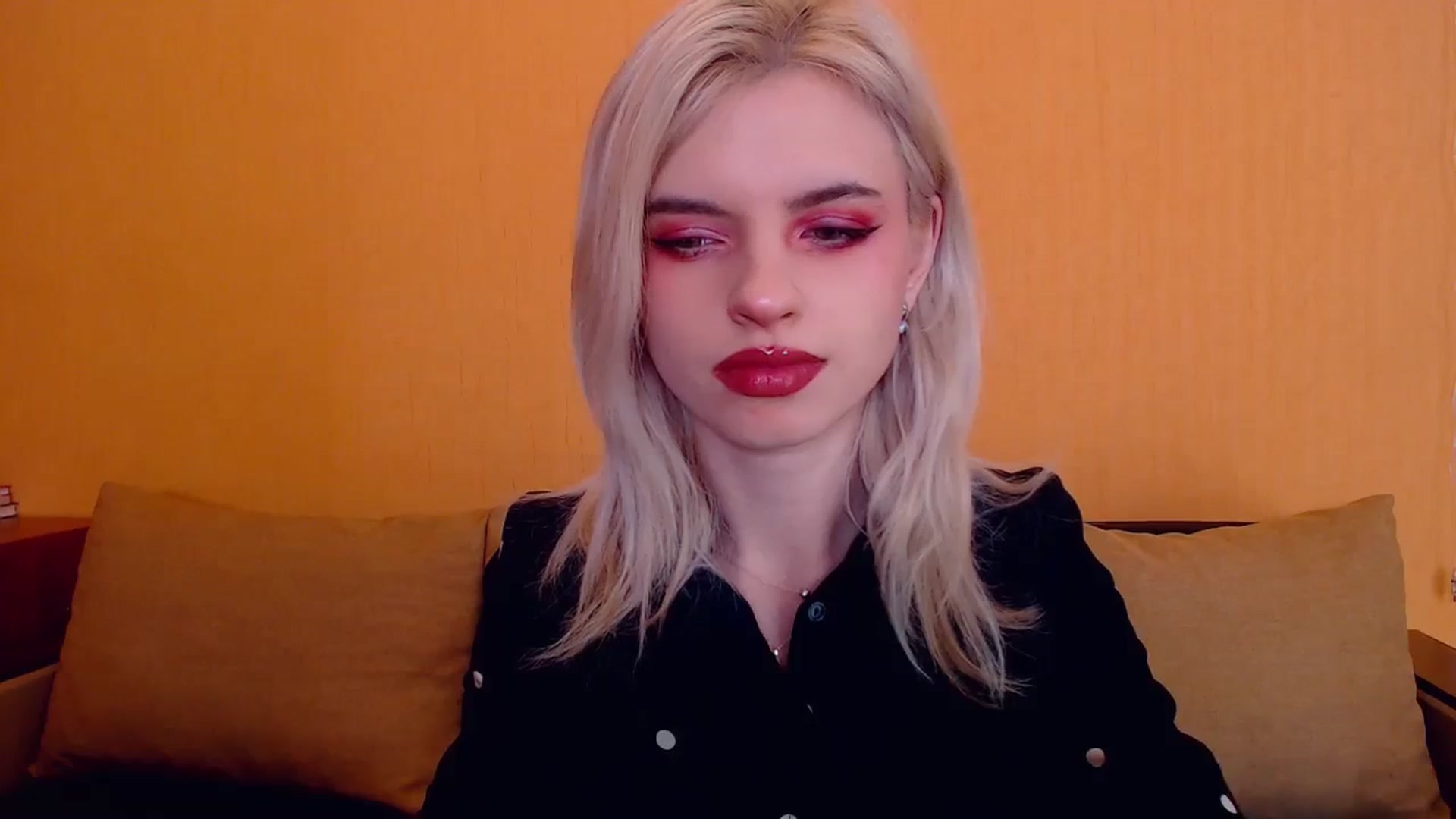 Gallery image thumbnail from Erineys's myfreecams stream on, 01/22/2024, 16:00 image 9 of 20