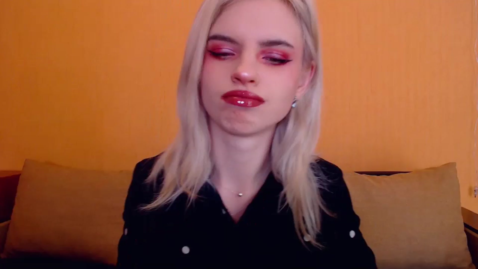Gallery image thumbnail from Erineys's myfreecams stream on, 01/22/2024, 16:00 image 11 of 20