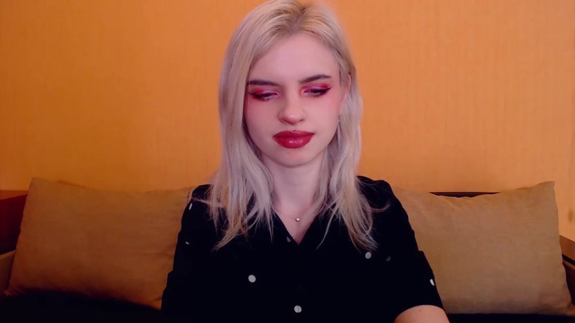 Gallery image thumbnail from Erineys's myfreecams stream on, 01/22/2024, 16:00 image 18 of 20