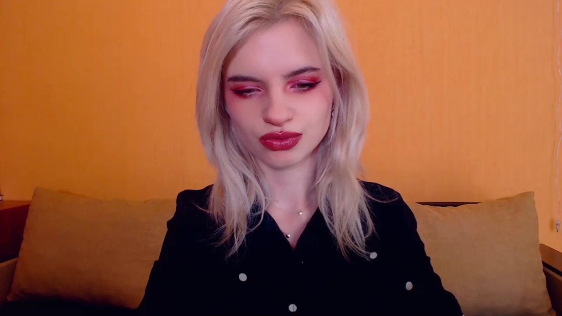 Gallery image thumbnail from Erineys's myfreecams stream on, 01/22/2024, 16:00 image 4 of 20