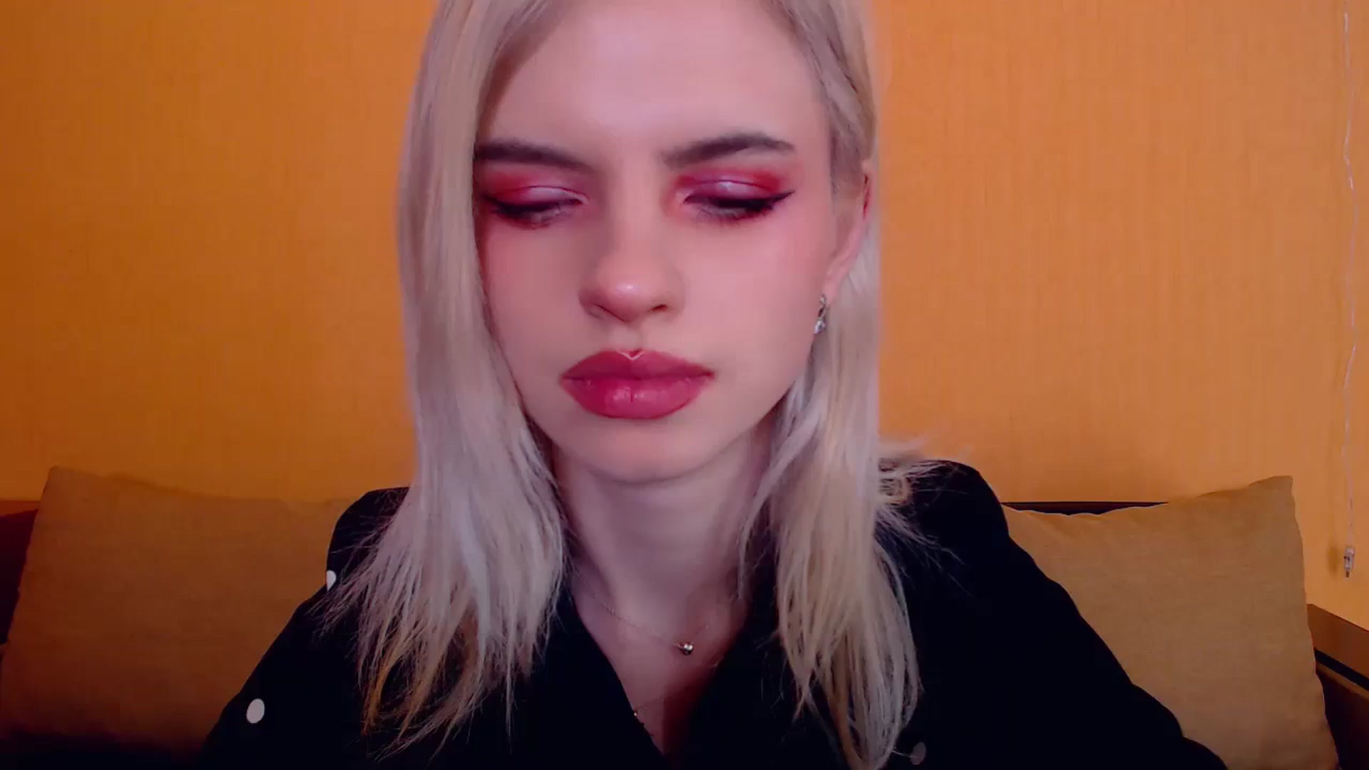 Gallery image thumbnail from Erineys's myfreecams stream on, 01/22/2024, 17:17 image 5 of 20