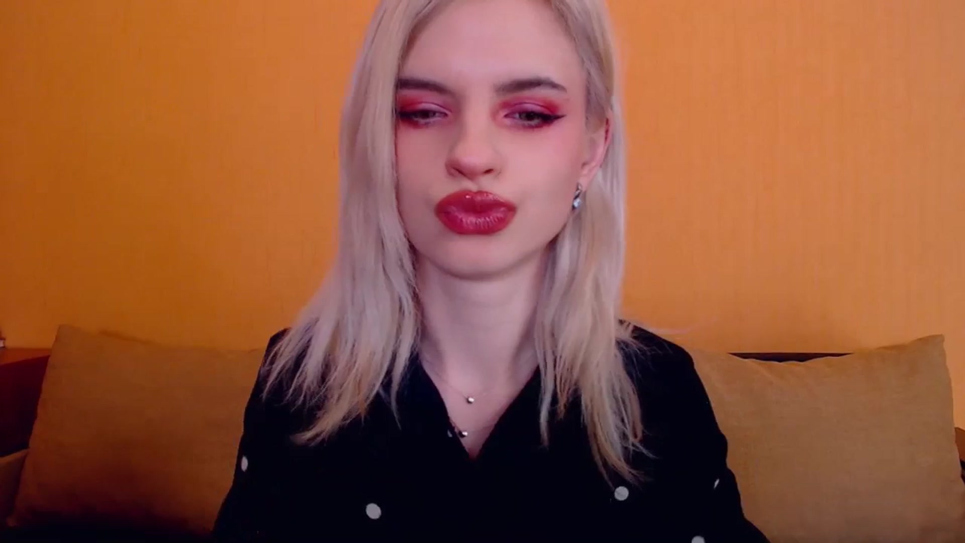 Gallery image thumbnail from Erineys's myfreecams stream on, 01/22/2024, 17:17 image 14 of 20