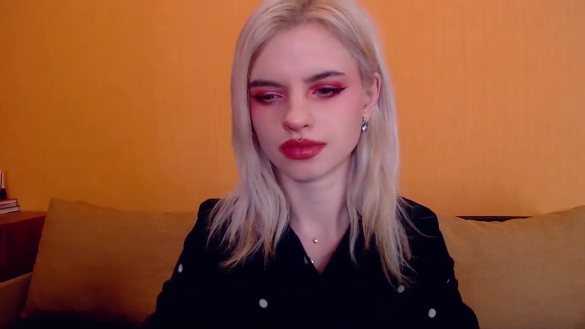 Gallery image thumbnail from Erineys's myfreecams stream on, 01/22/2024, 17:17 image 15 of 20