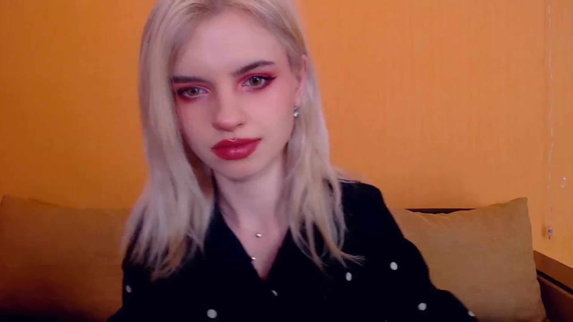 Gallery image thumbnail from Erineys's myfreecams stream on, 01/22/2024, 17:17 image 13 of 20