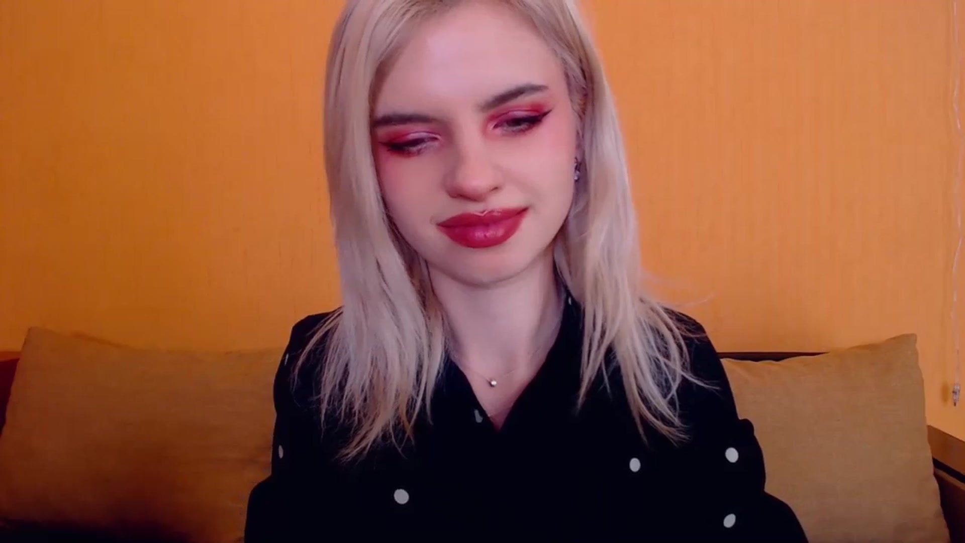 Gallery image thumbnail from Erineys's myfreecams stream on, 01/22/2024, 17:17 image 16 of 20