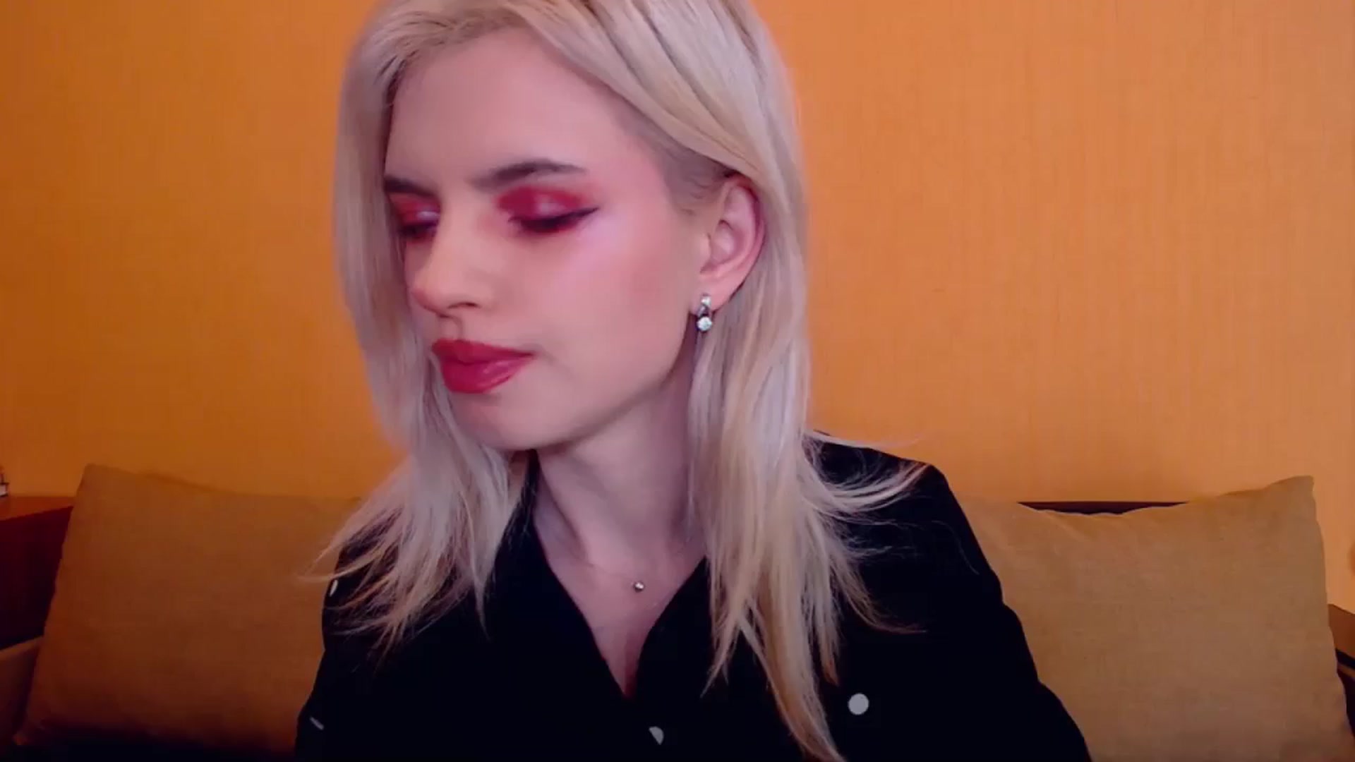 Gallery image thumbnail from Erineys's myfreecams stream on, 01/22/2024, 17:17 image 1 of 20