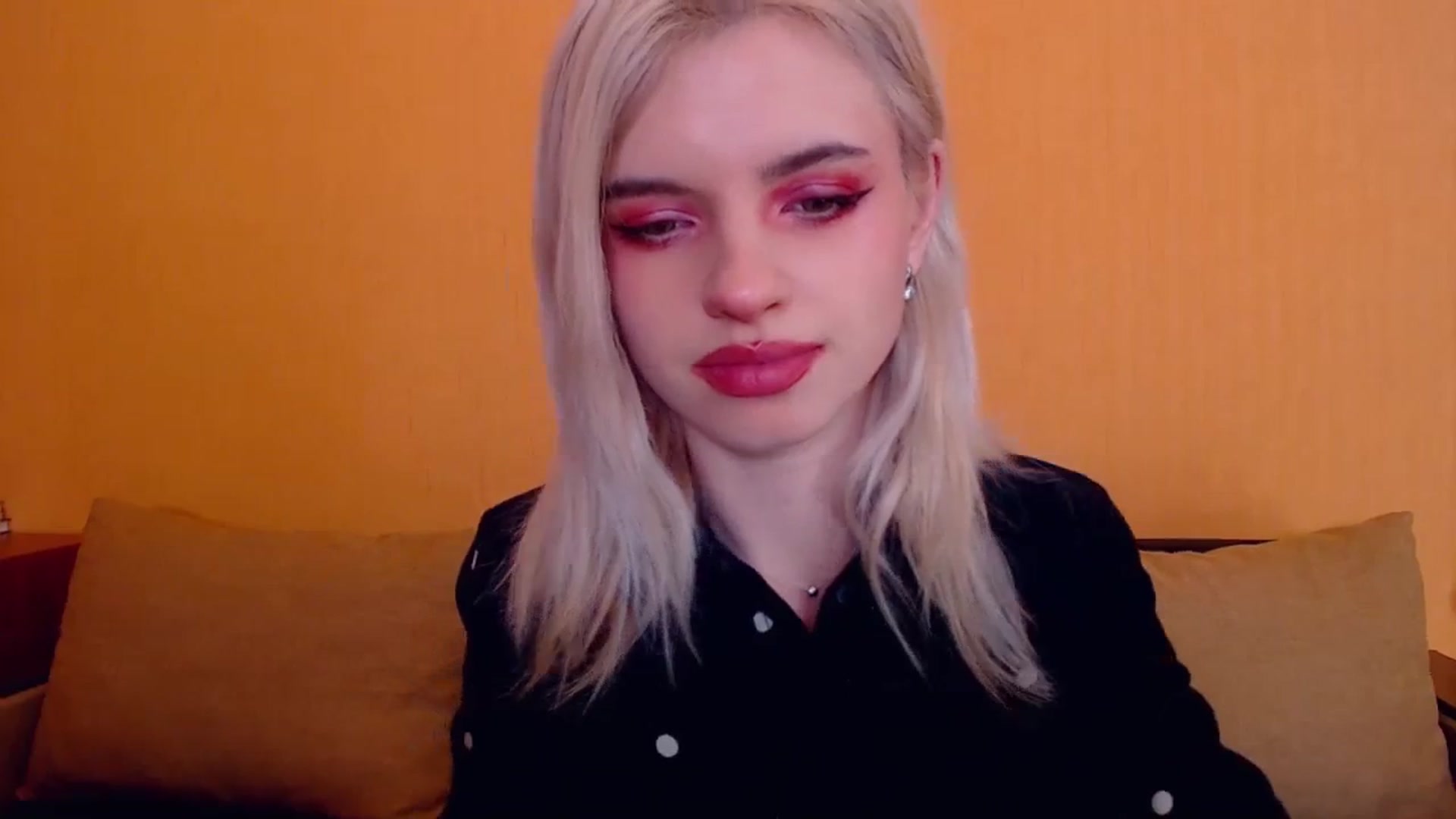 Gallery image thumbnail from Erineys's myfreecams stream on, 01/22/2024, 17:17 image 3 of 20