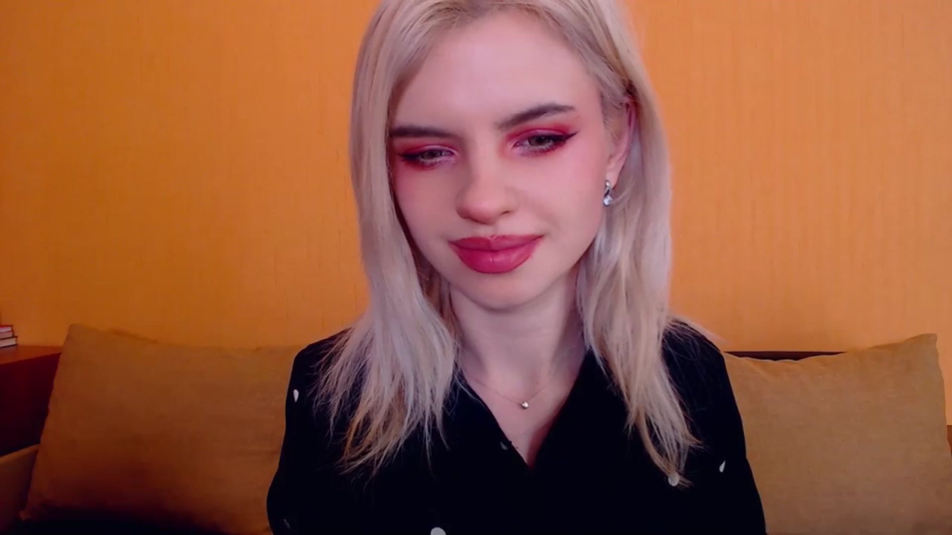 Gallery image thumbnail from Erineys's myfreecams stream on, 01/22/2024, 17:17 image 8 of 20