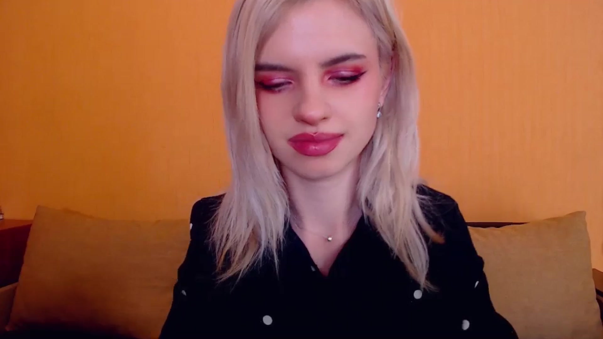 Gallery image thumbnail from Erineys's myfreecams stream on, 01/22/2024, 17:17 image 7 of 20