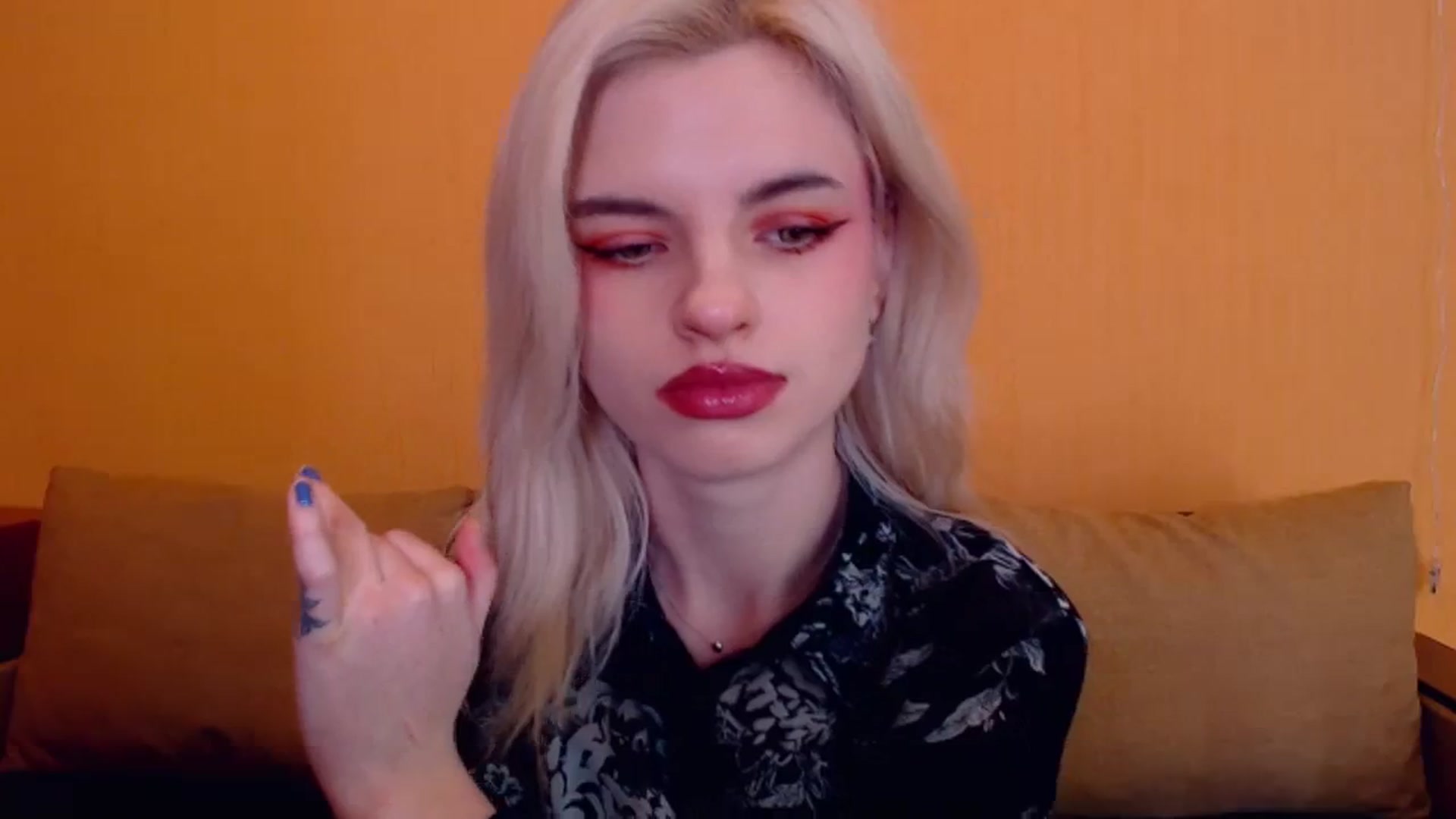 Gallery image thumbnail from Erineys's myfreecams stream on, 01/25/2024, 16:05 image 5 of 20