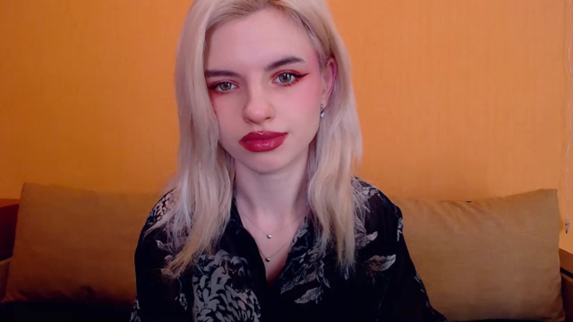 Gallery image thumbnail from Erineys's myfreecams stream on, 01/25/2024, 16:05 image 17 of 20
