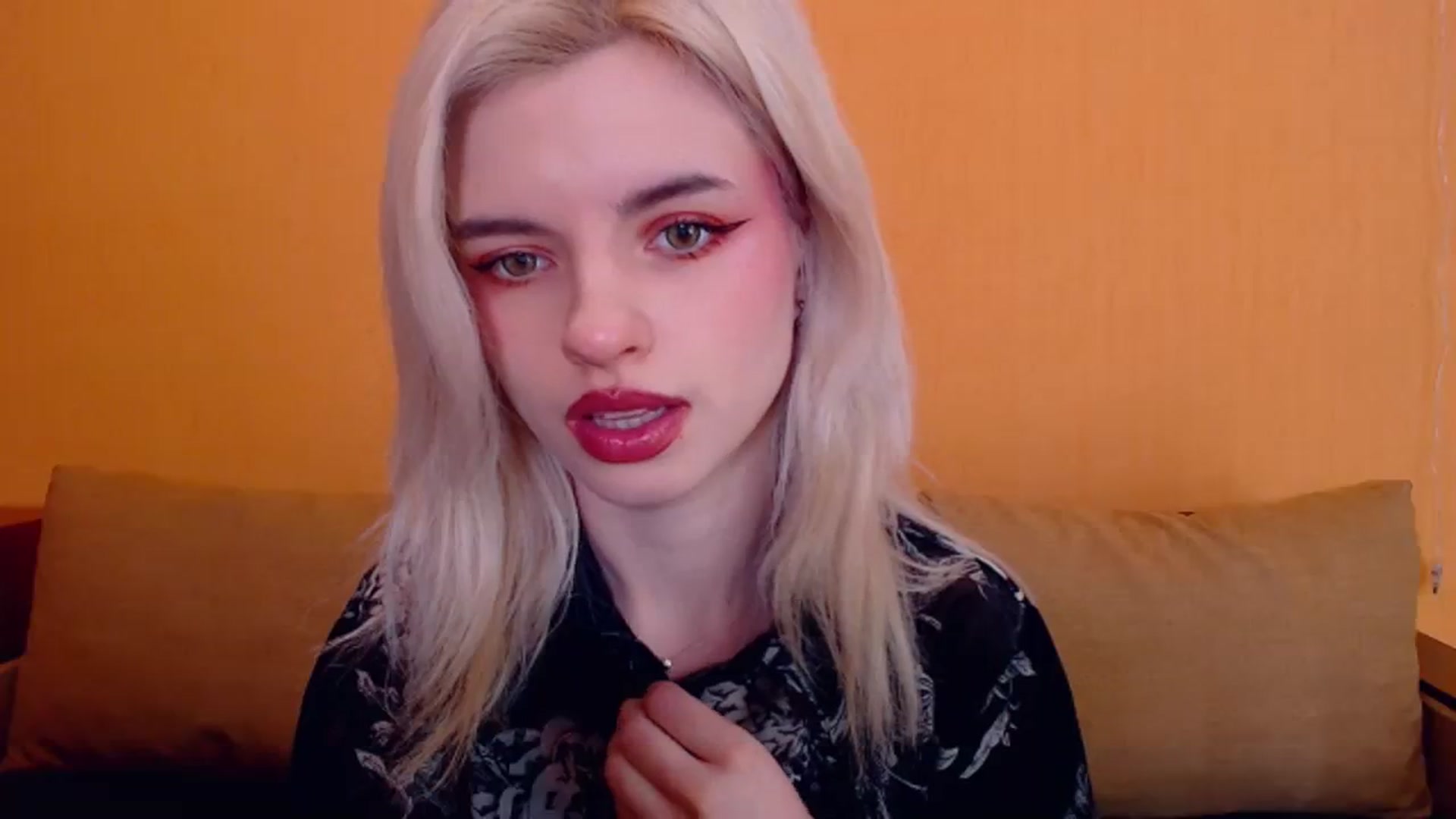 Gallery image thumbnail from Erineys's myfreecams stream on, 01/25/2024, 16:05 image 7 of 20