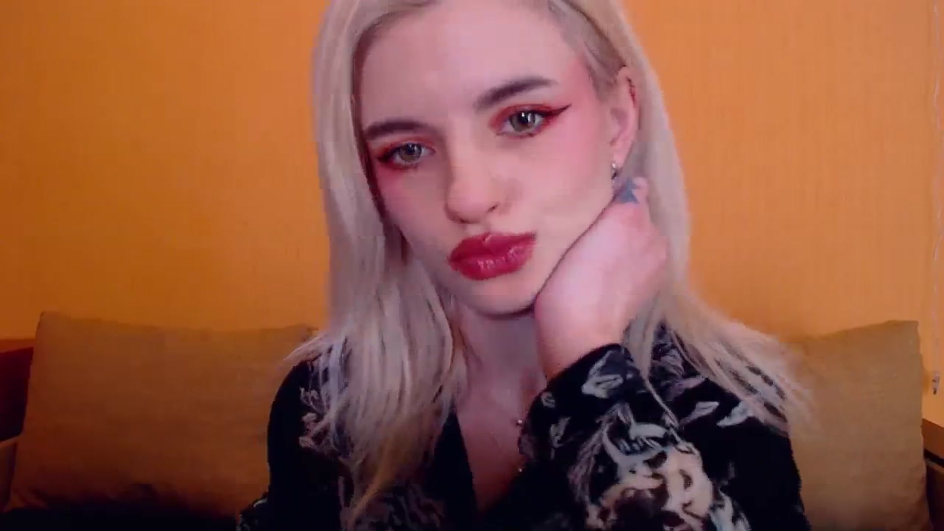 Gallery image thumbnail from Erineys's myfreecams stream on, 01/25/2024, 17:50 image 8 of 20