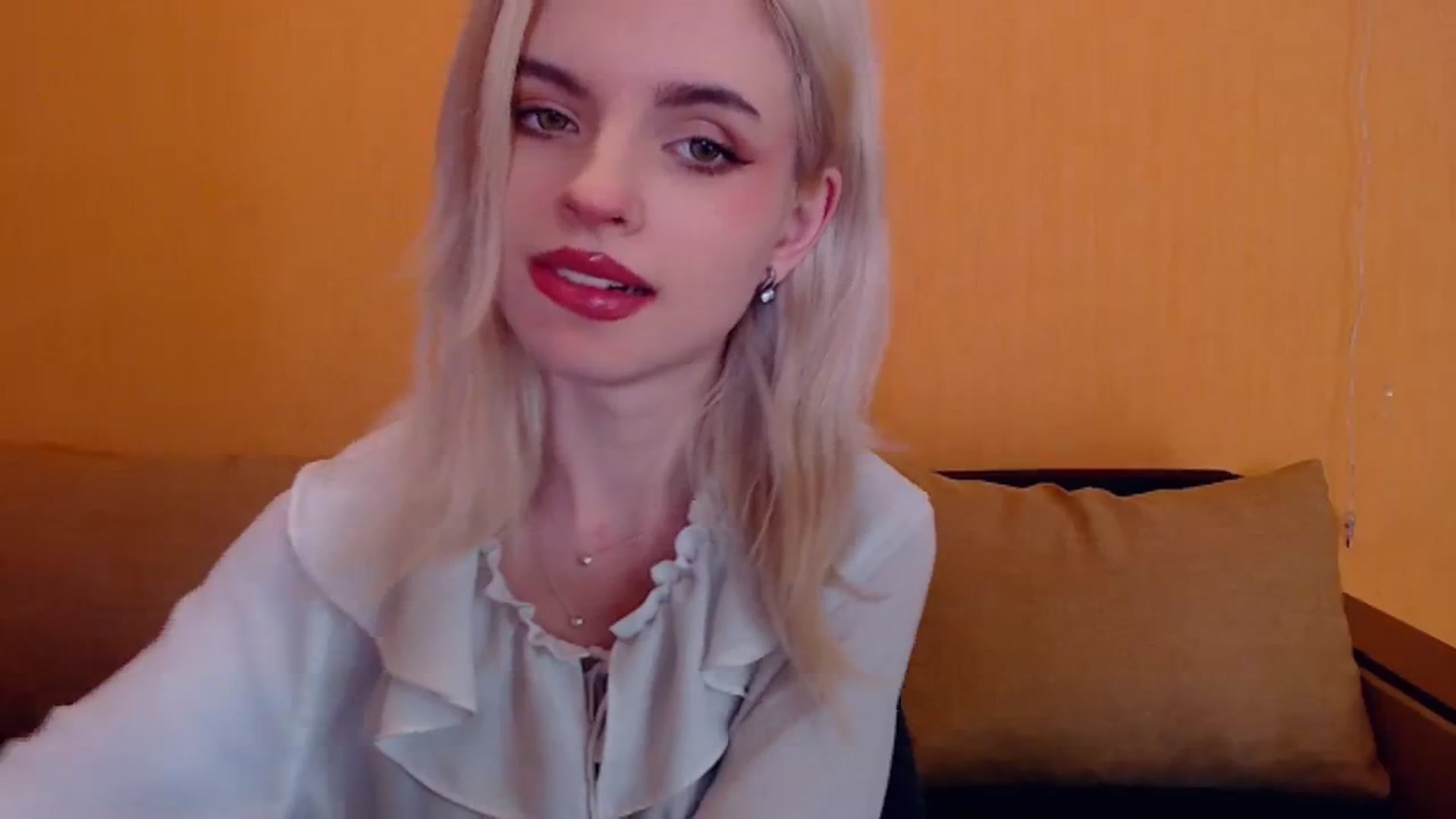 Gallery image thumbnail from Erineys's myfreecams stream on, 01/26/2024, 17:40 image 13 of 20