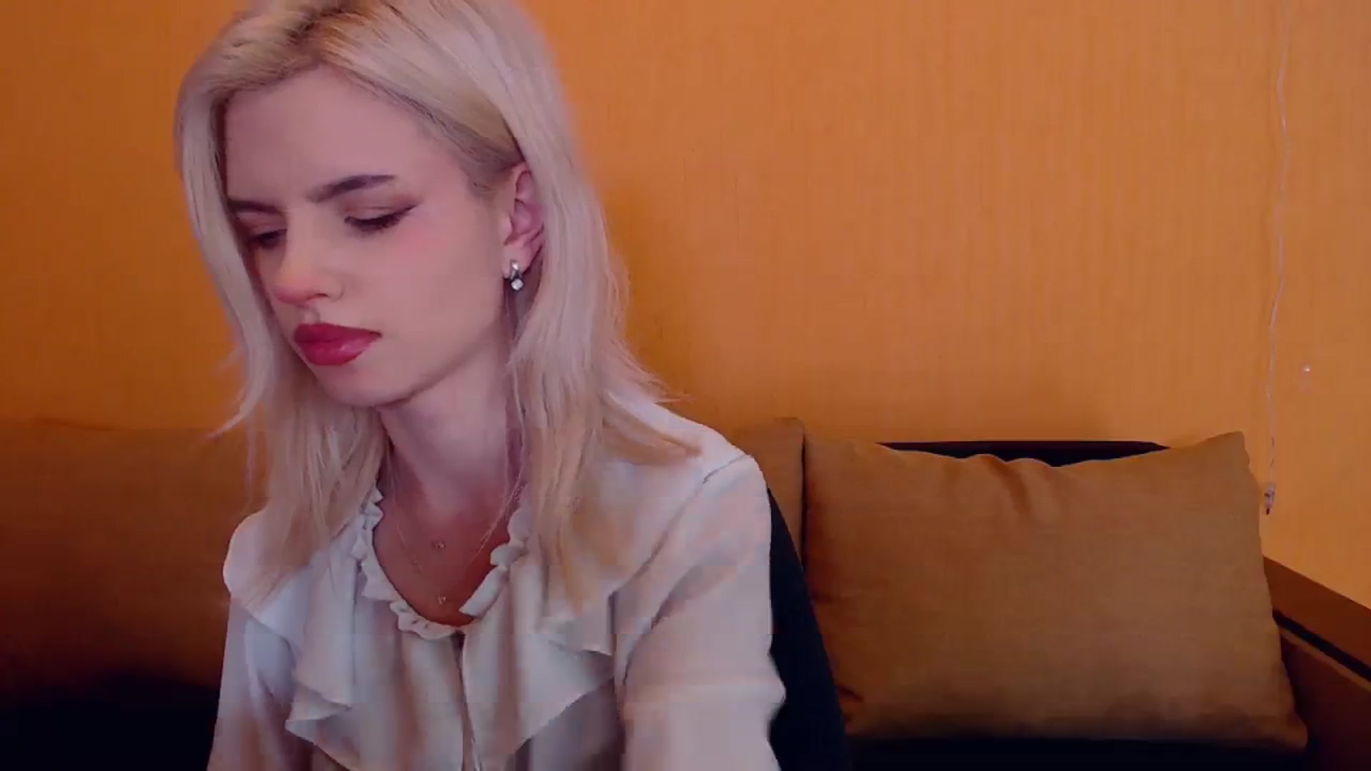 Gallery image thumbnail from Erineys's myfreecams stream on, 01/26/2024, 17:40 image 18 of 20