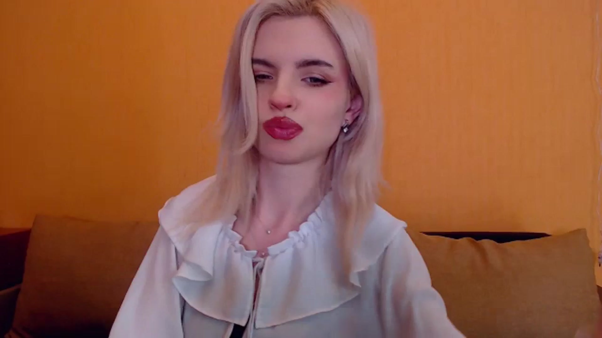 Gallery image thumbnail from Erineys's myfreecams stream on, 01/26/2024, 17:40 image 5 of 20