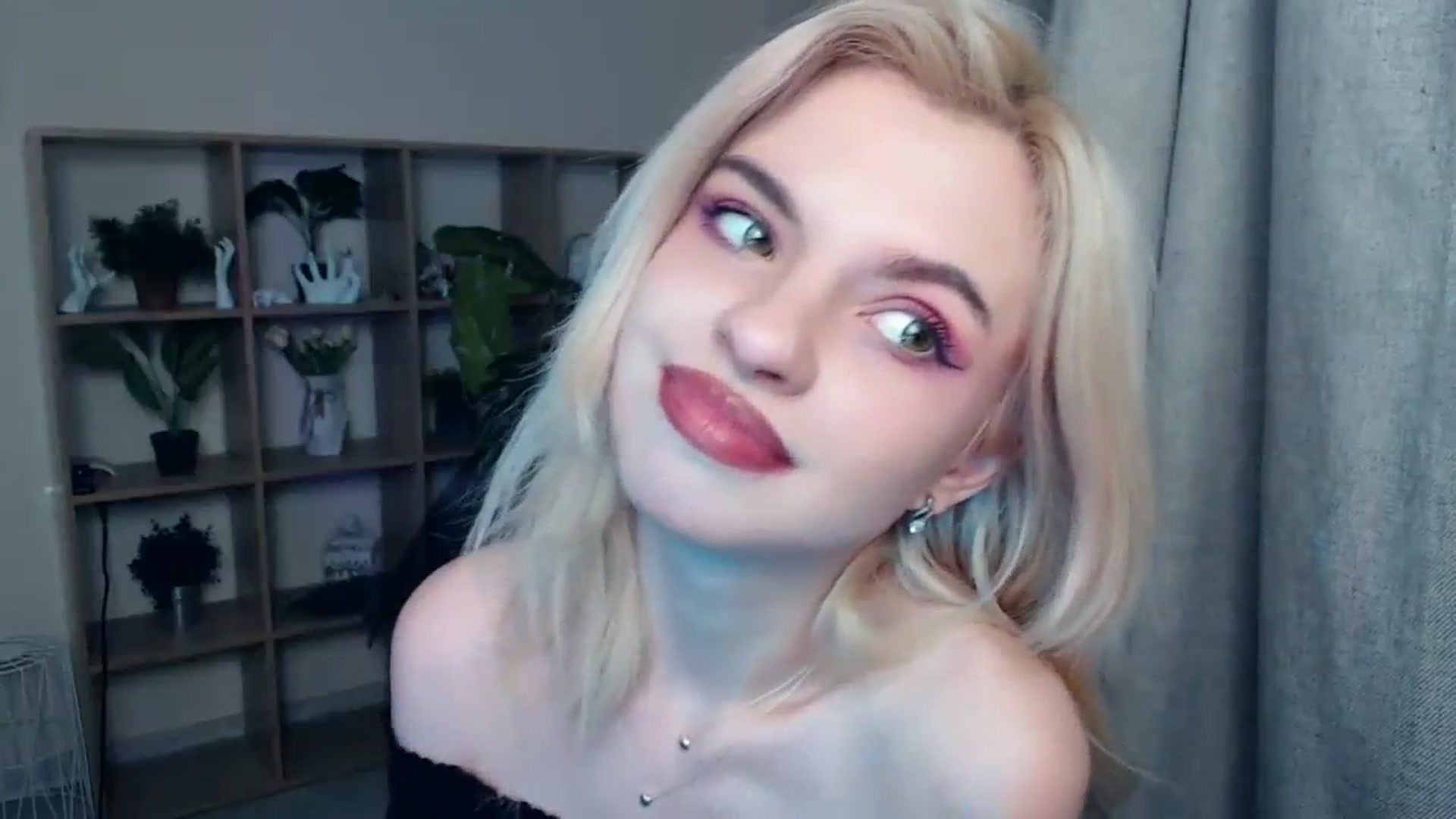 Gallery image thumbnail from Erineys's myfreecams stream on, 01/27/2024, 15:29 image 12 of 20