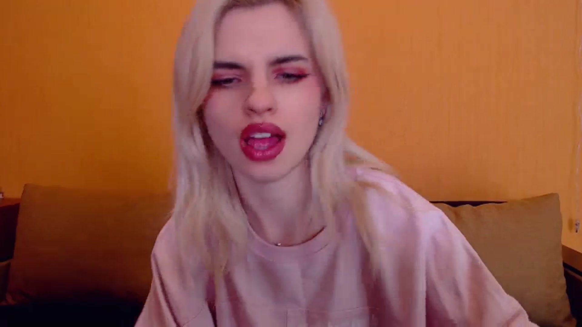 Gallery image thumbnail from Erineys's myfreecams stream on, 02/02/2024, 18:11 image 5 of 20