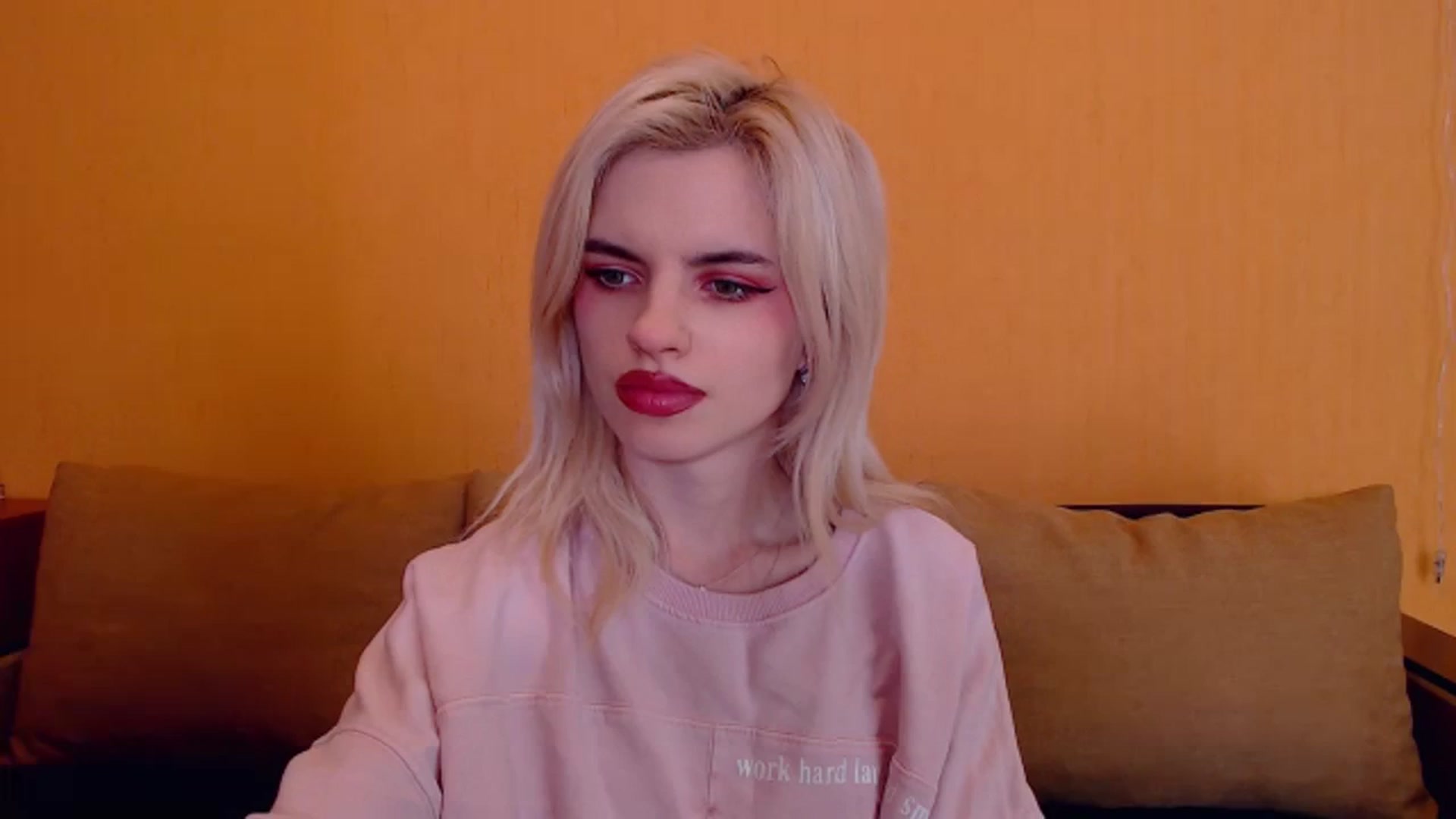 Gallery image thumbnail from Erineys's myfreecams stream on, 02/02/2024, 18:11 image 2 of 20