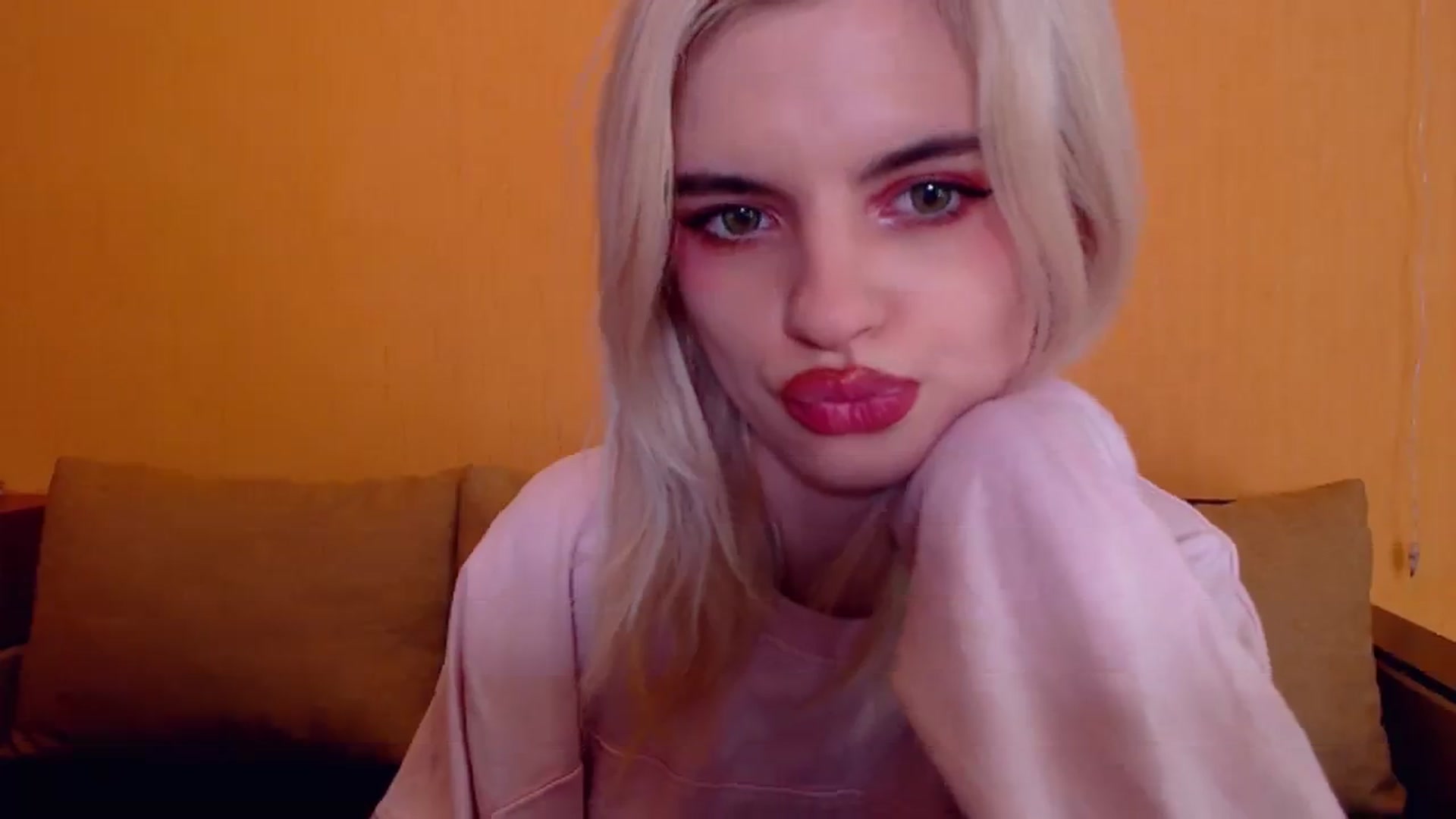 Gallery image thumbnail from Erineys's myfreecams stream on, 02/02/2024, 18:11 image 18 of 20