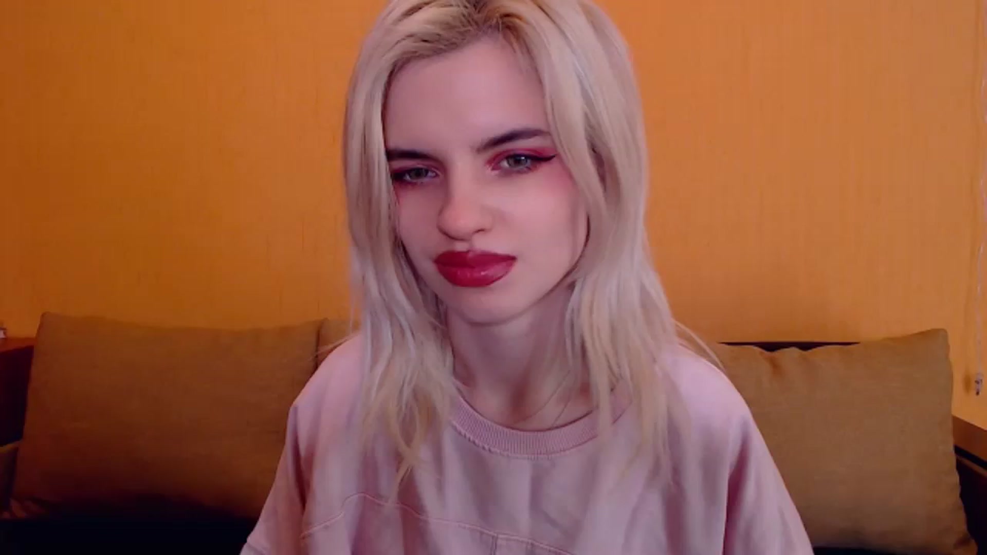 Gallery image thumbnail from Erineys's myfreecams stream on, 02/02/2024, 18:11 image 8 of 20