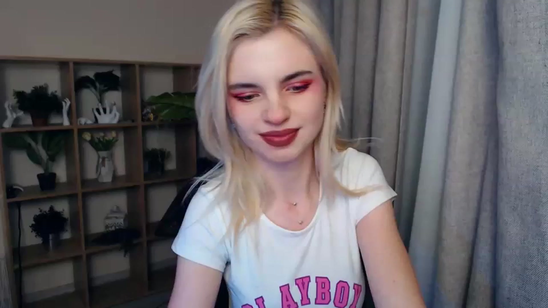 Gallery image thumbnail from Erineys's myfreecams stream on, 02/03/2024, 16:42 image 13 of 20