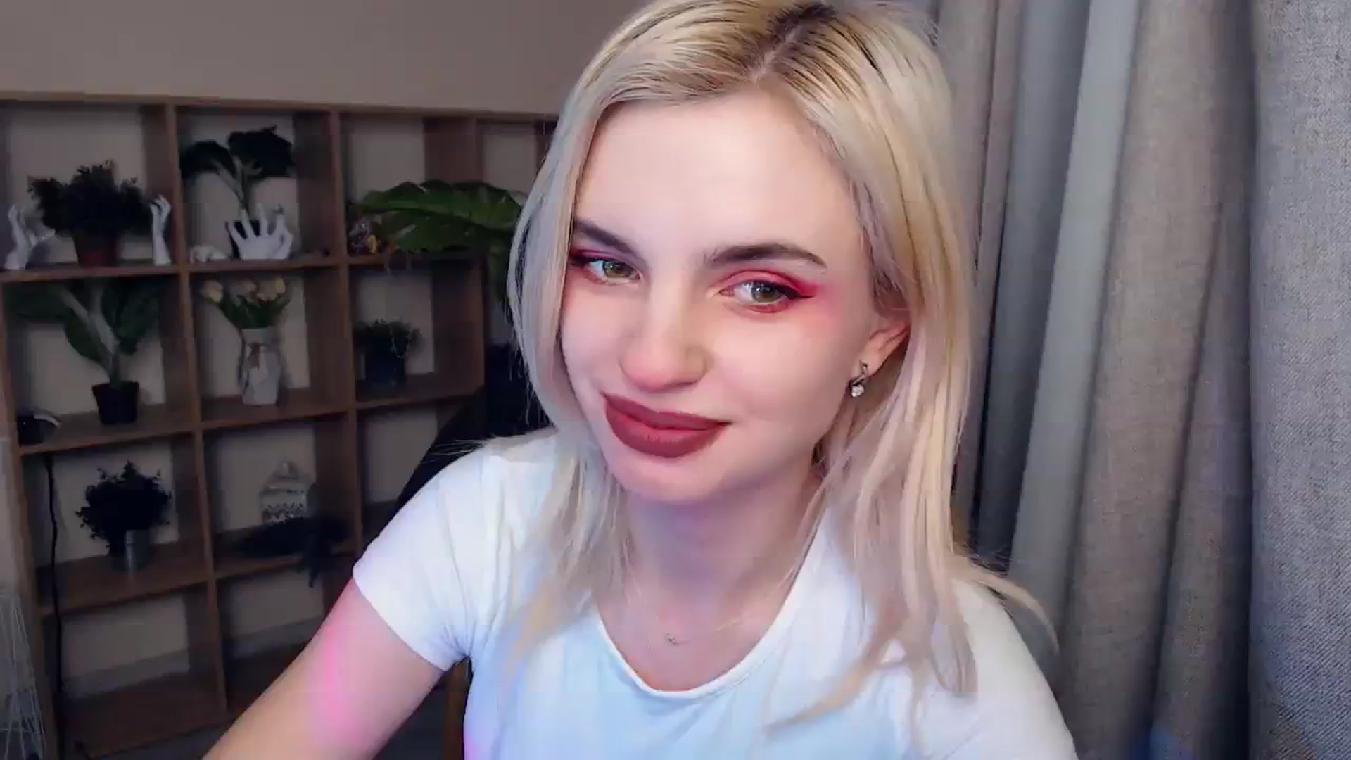 Gallery image thumbnail from Erineys's myfreecams stream on, 02/03/2024, 17:48 image 1 of 20