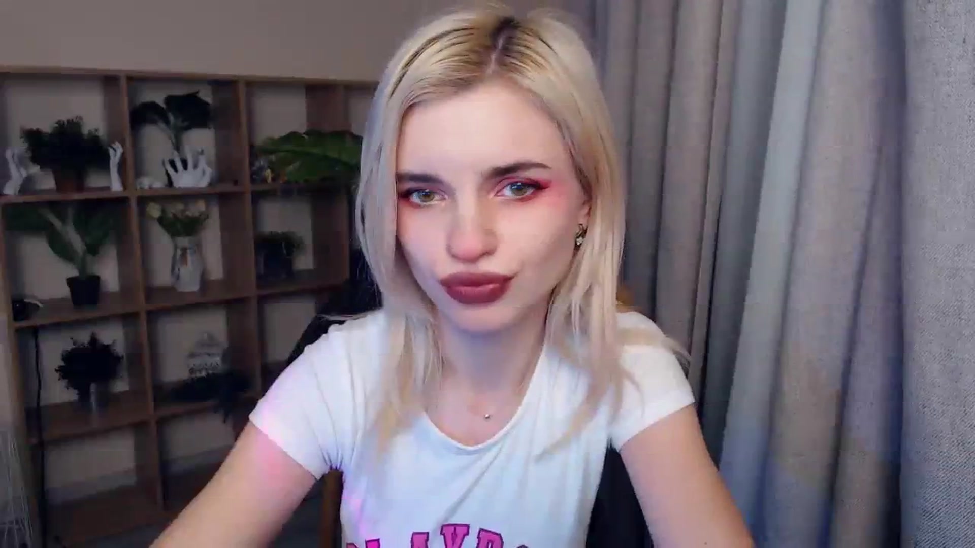 Gallery image thumbnail from Erineys's myfreecams stream on, 02/03/2024, 17:48 image 2 of 20