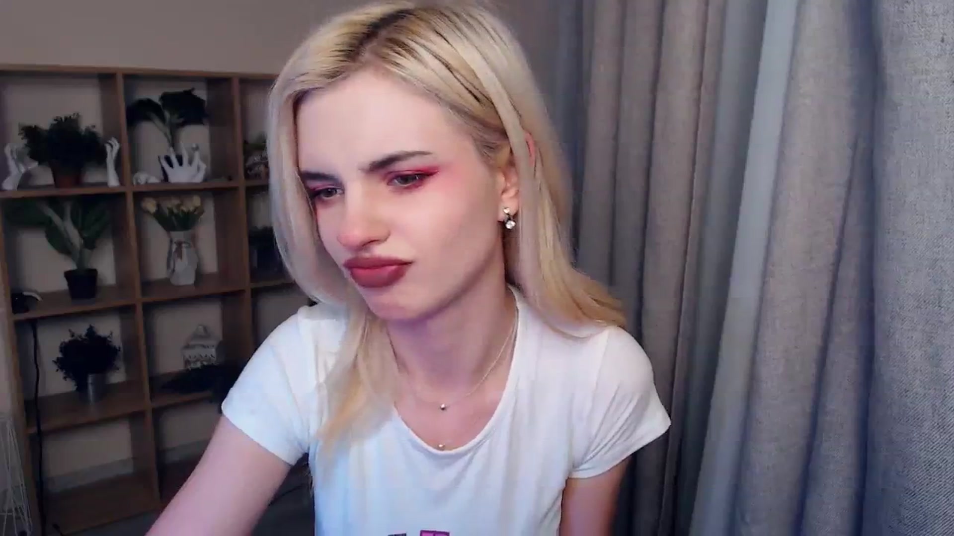 Gallery image thumbnail from Erineys's myfreecams stream on, 02/03/2024, 18:44 image 15 of 20
