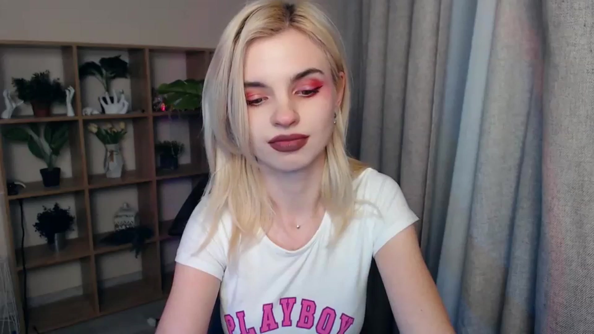 Gallery image thumbnail from Erineys's myfreecams stream on, 02/03/2024, 18:44 image 4 of 20