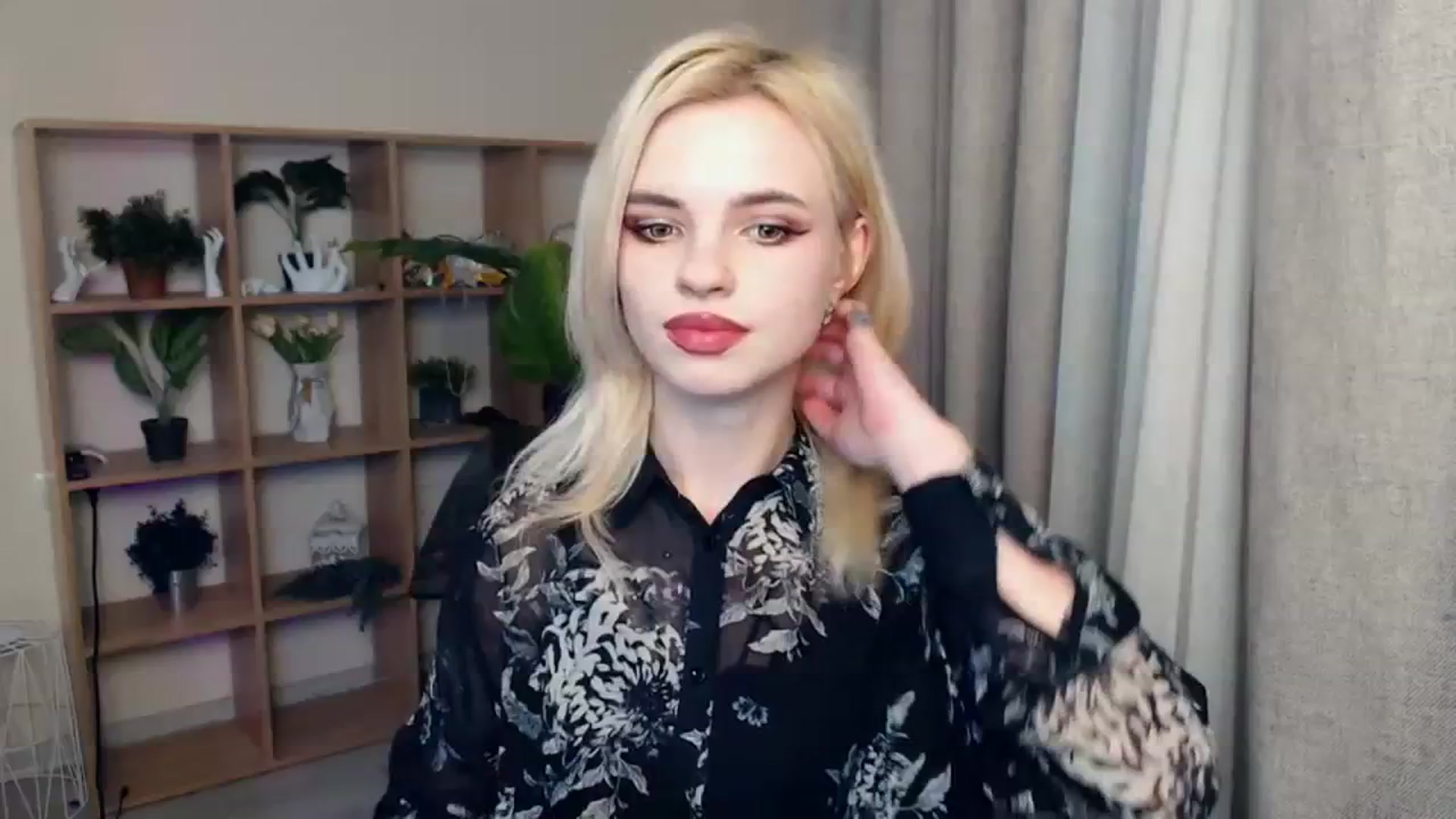 Gallery image thumbnail from Erineys's myfreecams stream on, 02/04/2024, 16:01 image 1 of 20