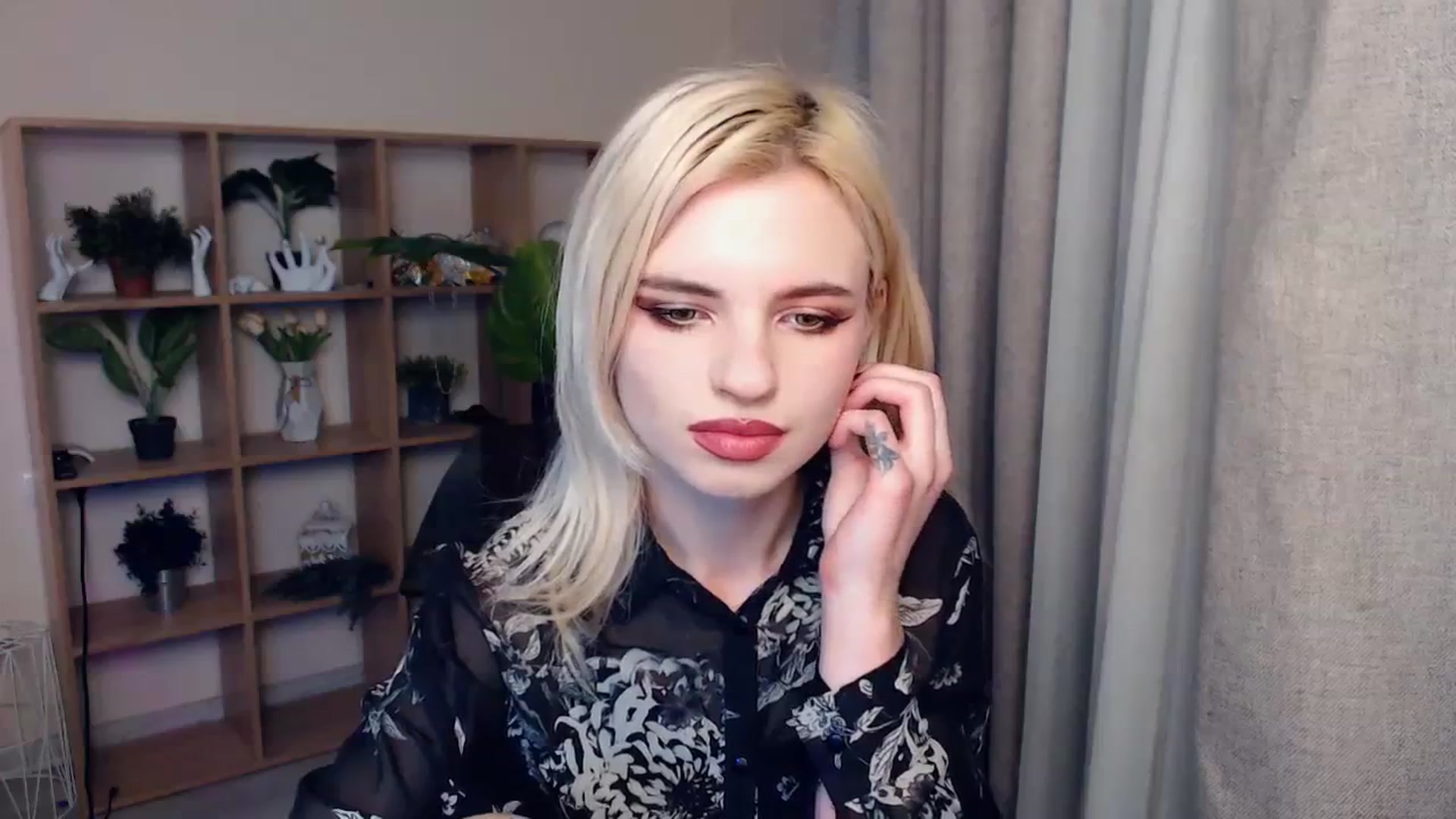 Gallery image thumbnail from Erineys's myfreecams stream on, 02/04/2024, 16:55 image 17 of 20