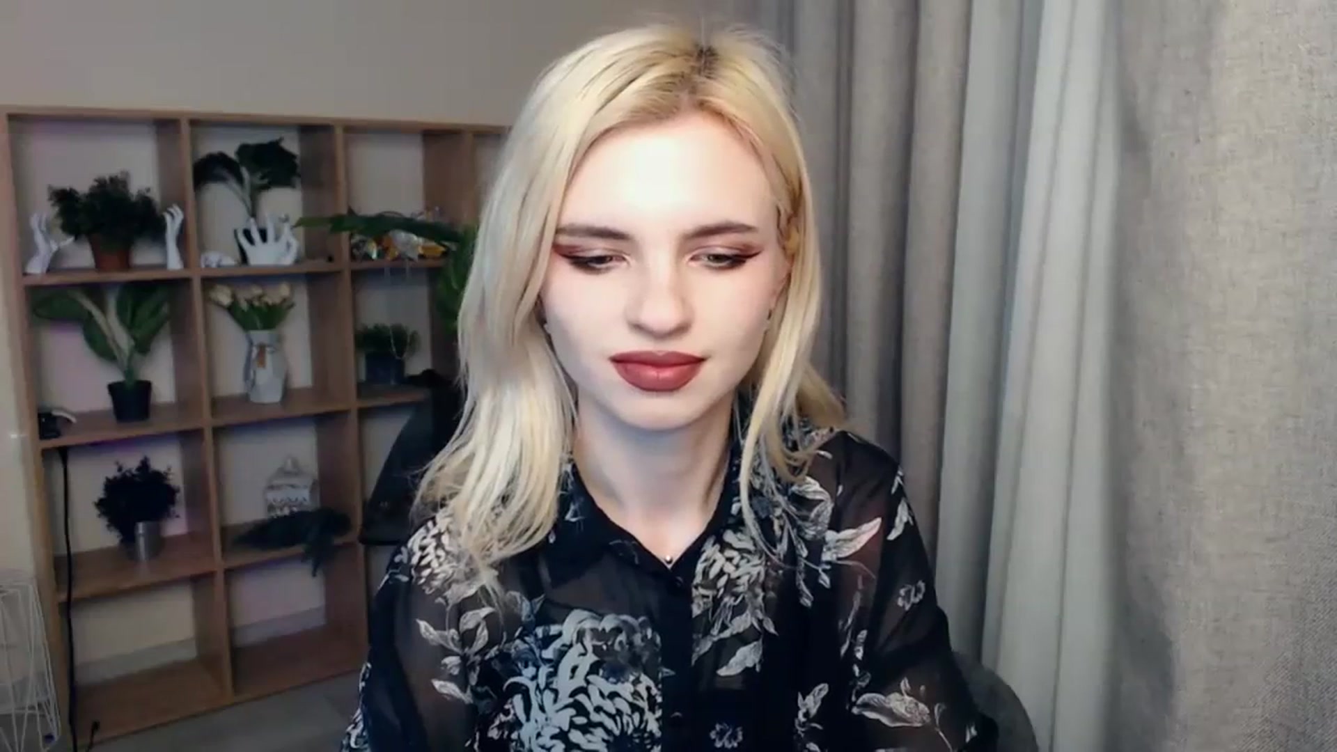 Gallery image thumbnail from Erineys's myfreecams stream on, 02/04/2024, 18:32 image 10 of 20