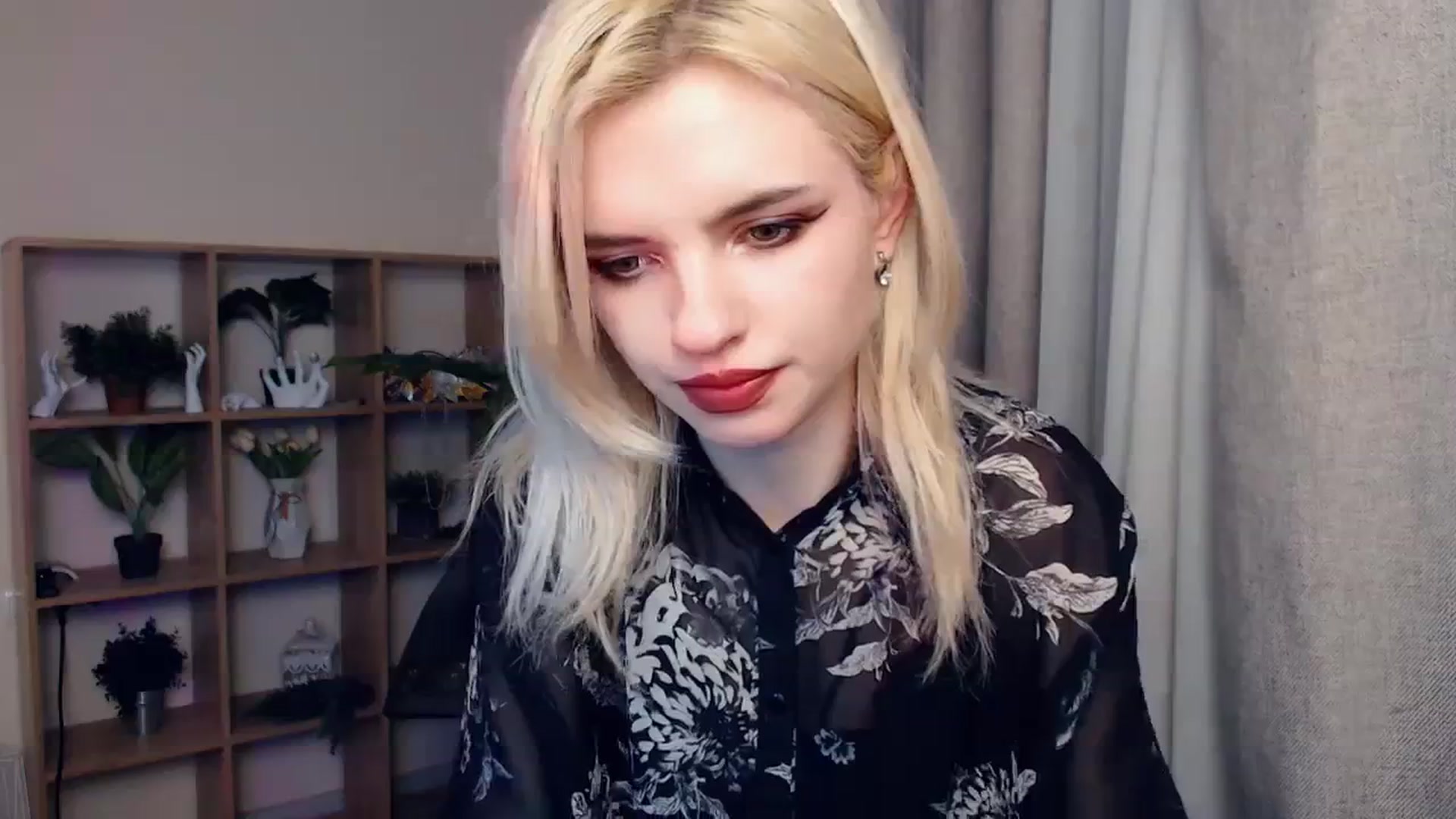 Gallery image thumbnail from Erineys's myfreecams stream on, 02/04/2024, 18:32 image 19 of 20