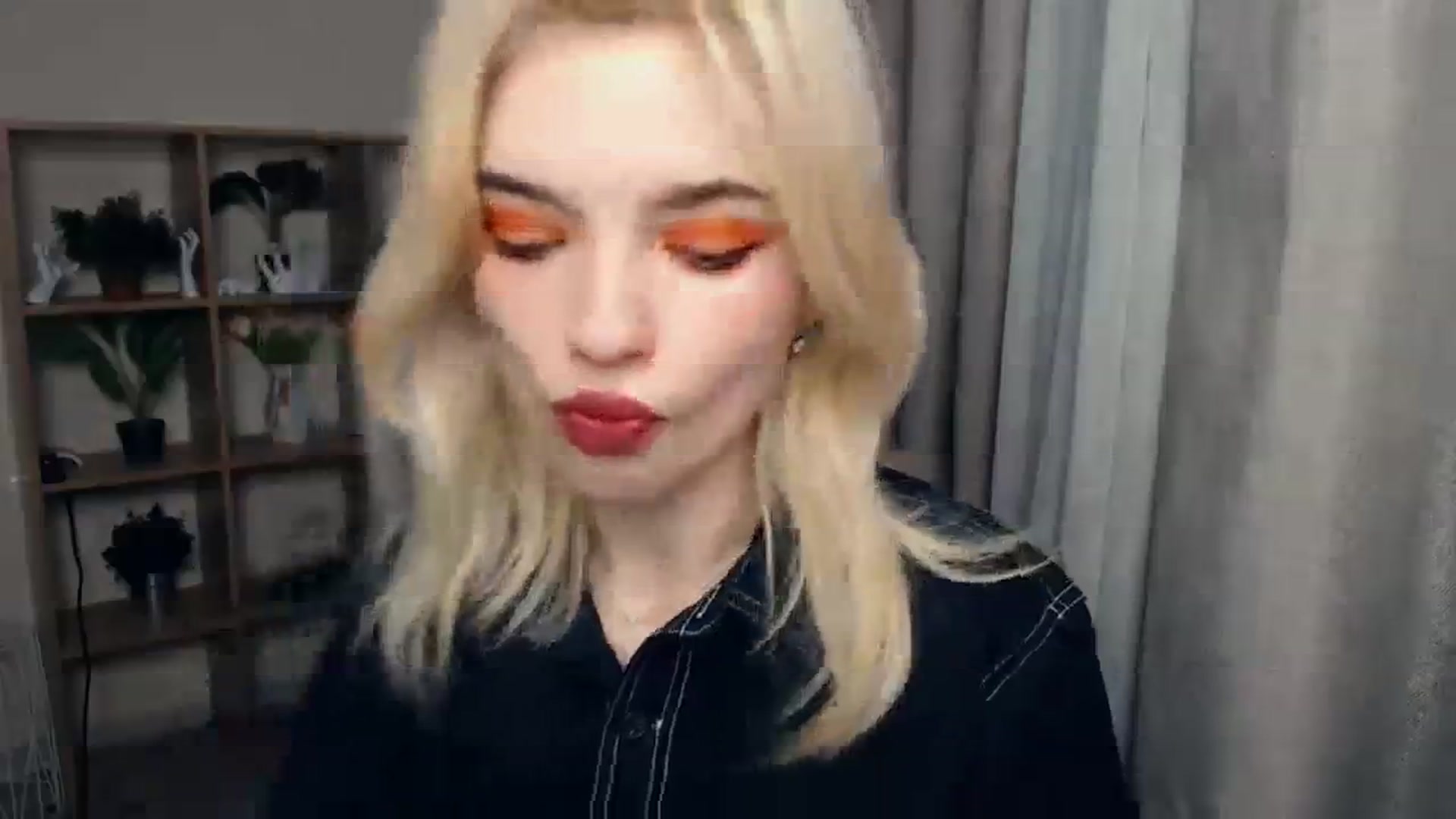 Gallery image thumbnail from Erineys's myfreecams stream on, 02/07/2024, 14:22 image 11 of 20