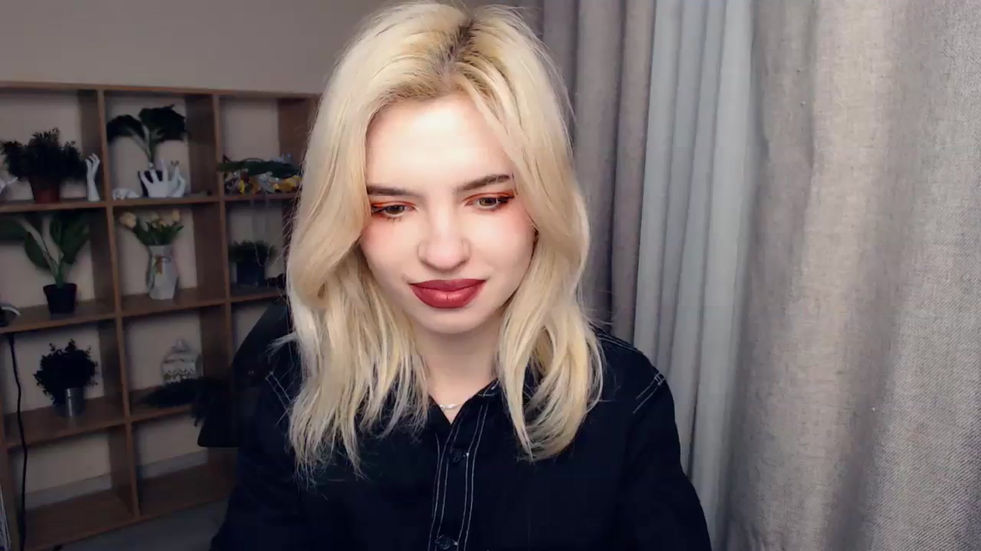 Gallery image thumbnail from Erineys's myfreecams stream on, 02/07/2024, 14:41 image 14 of 20