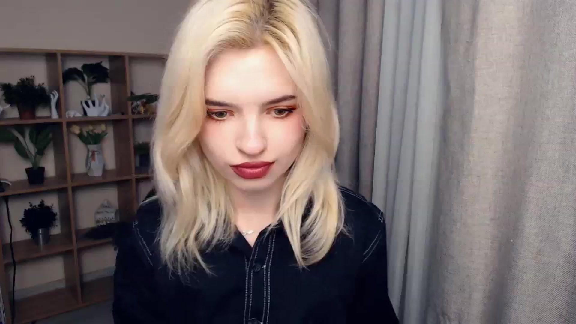 Gallery image thumbnail from Erineys's myfreecams stream on, 02/07/2024, 14:41 image 8 of 20