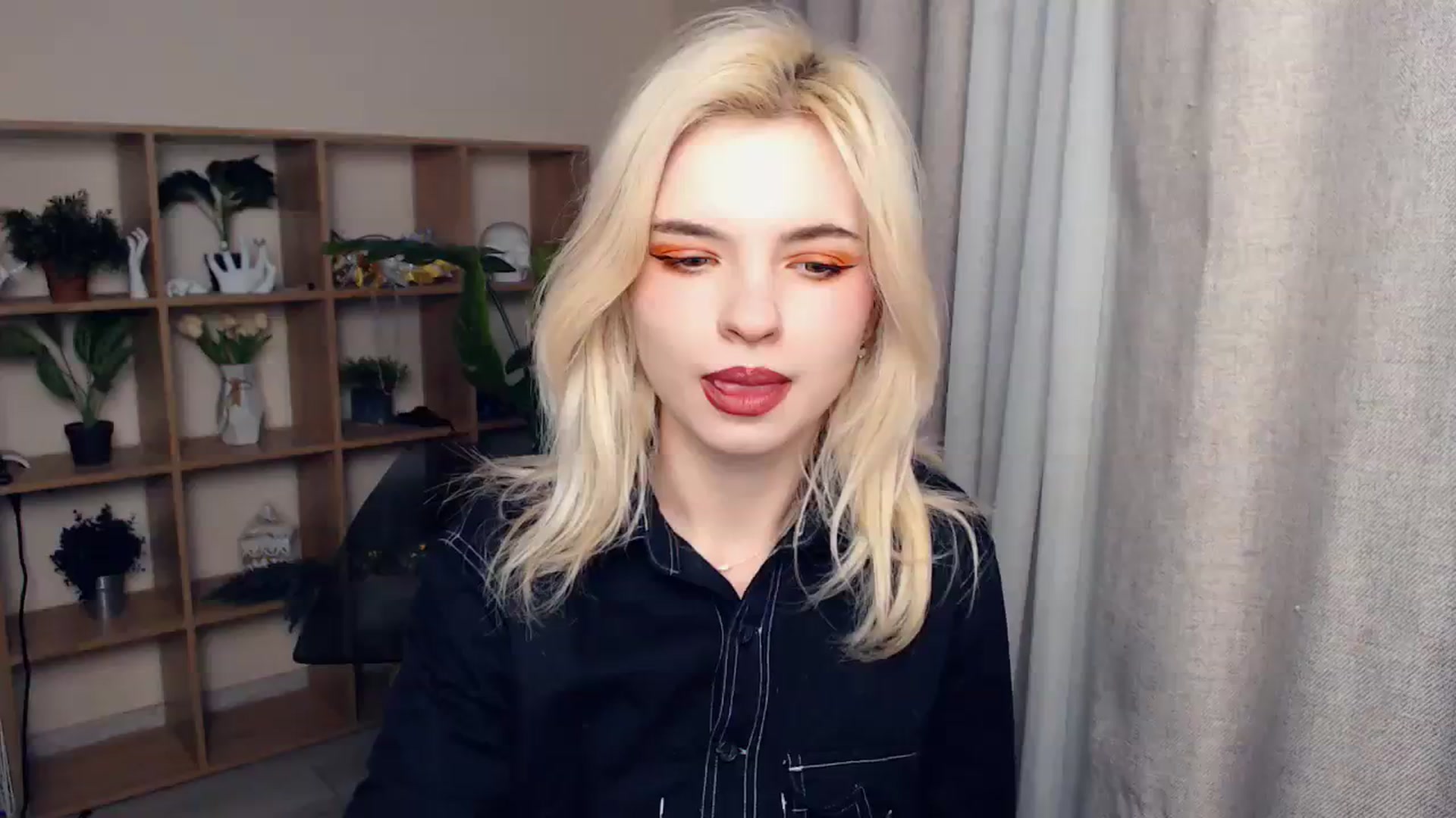 Gallery image thumbnail from Erineys's myfreecams stream on, 02/07/2024, 15:04 image 16 of 20
