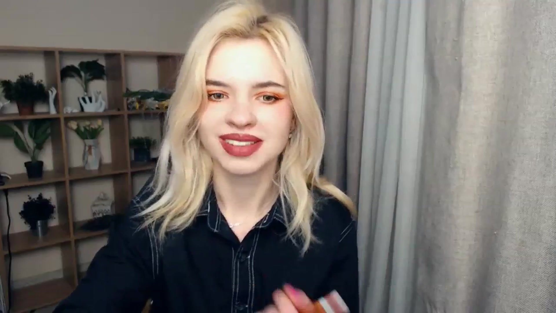 Gallery image thumbnail from Erineys's myfreecams stream on, 02/07/2024, 15:04 image 7 of 20