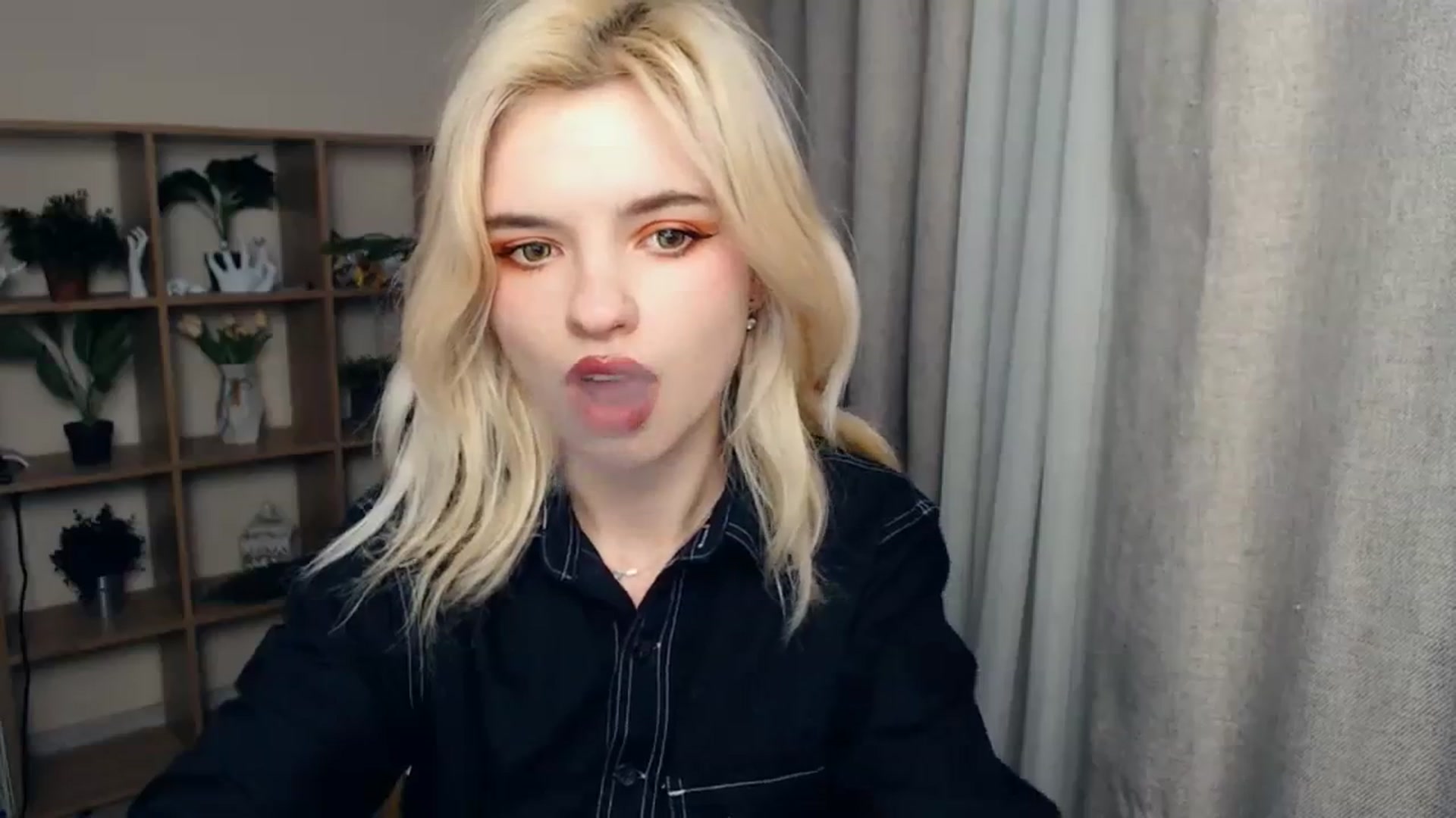 Gallery image thumbnail from Erineys's myfreecams stream on, 02/07/2024, 15:04 image 6 of 20