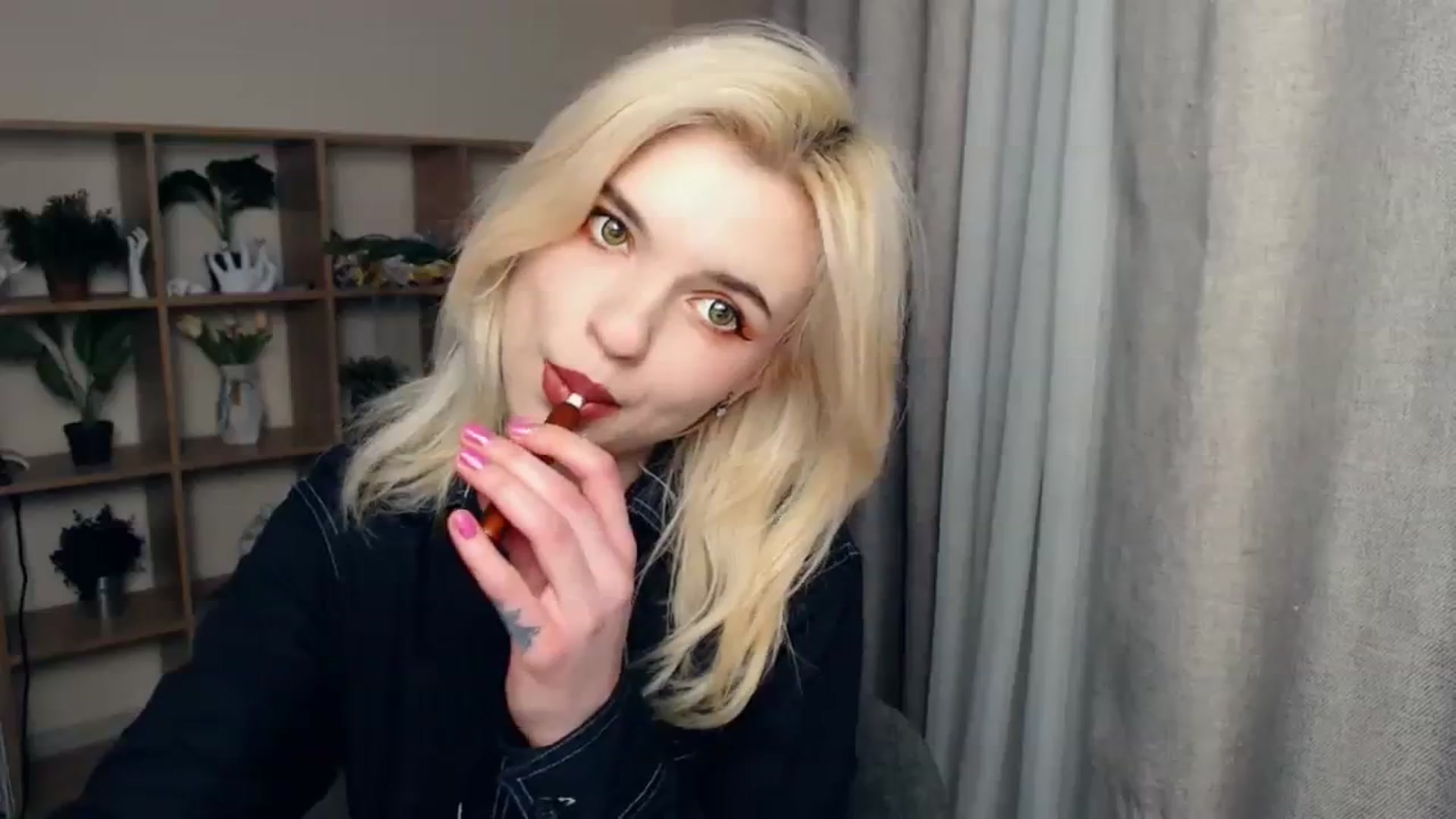 Gallery image thumbnail from Erineys's myfreecams stream on, 02/07/2024, 15:04 image 4 of 20