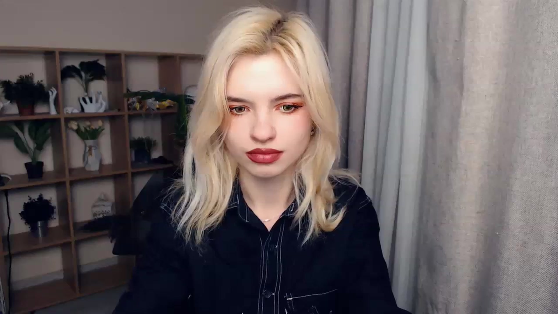Gallery image thumbnail from Erineys's myfreecams stream on, 02/07/2024, 15:04 image 10 of 20