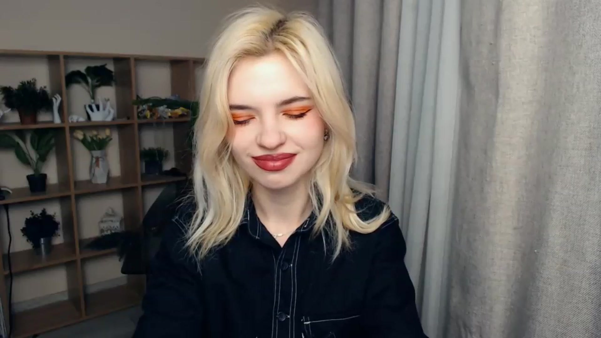 Gallery image thumbnail from Erineys's myfreecams stream on, 02/07/2024, 15:04 image 8 of 20